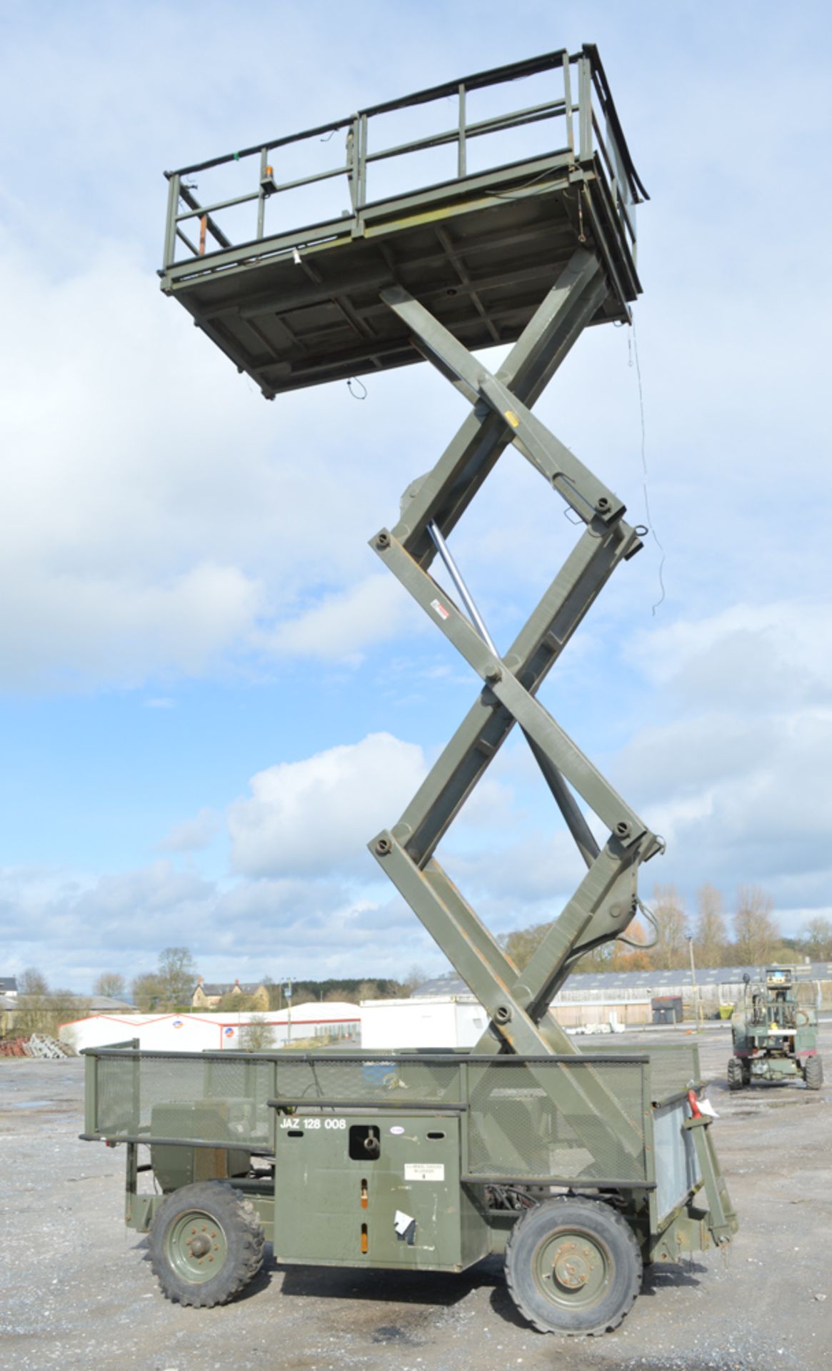 Grove SM3184 25 ft diesel driven scissor lift access platform (Ex MOD) Recorded Hours: 8447 - Image 5 of 5