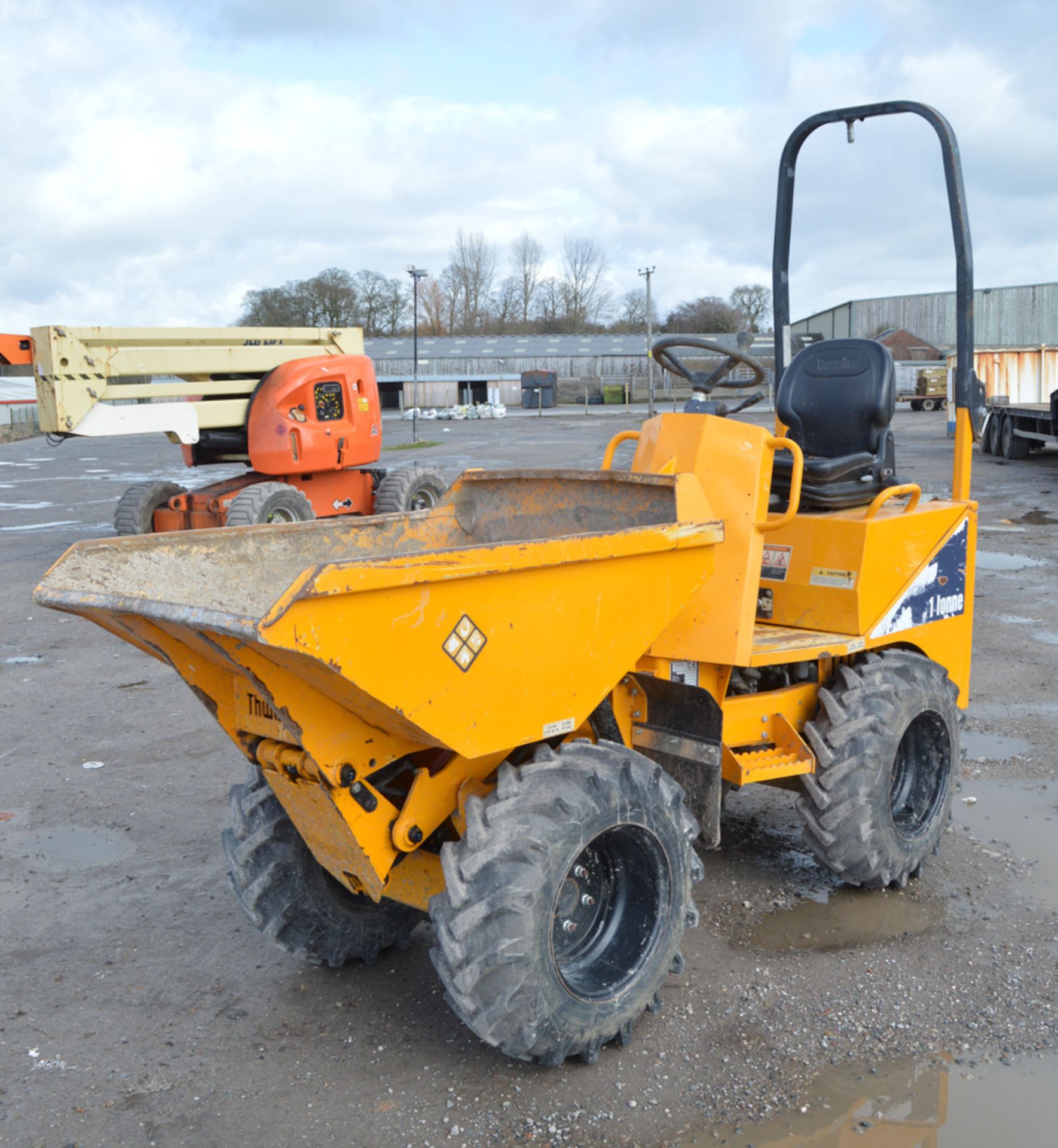 Thwaites 1 tonne hi-tip dumper Year: 2014 S/N: 1767548 Recorded Hours: 549