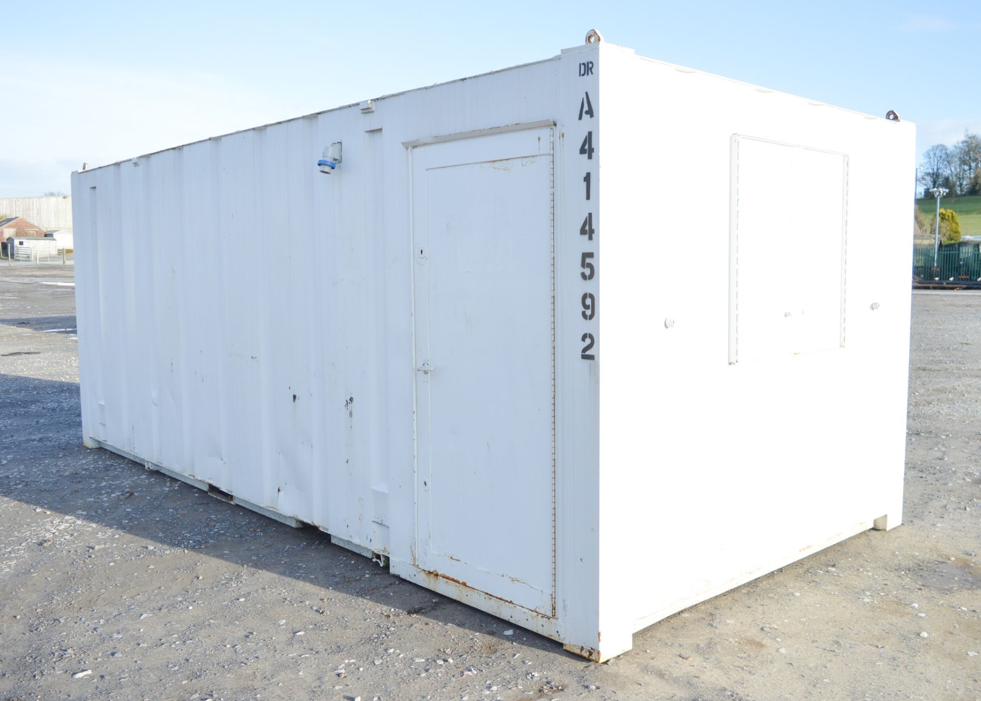 21 ft x 9 ft steel anti-vandal site office unit c/w keys A414592