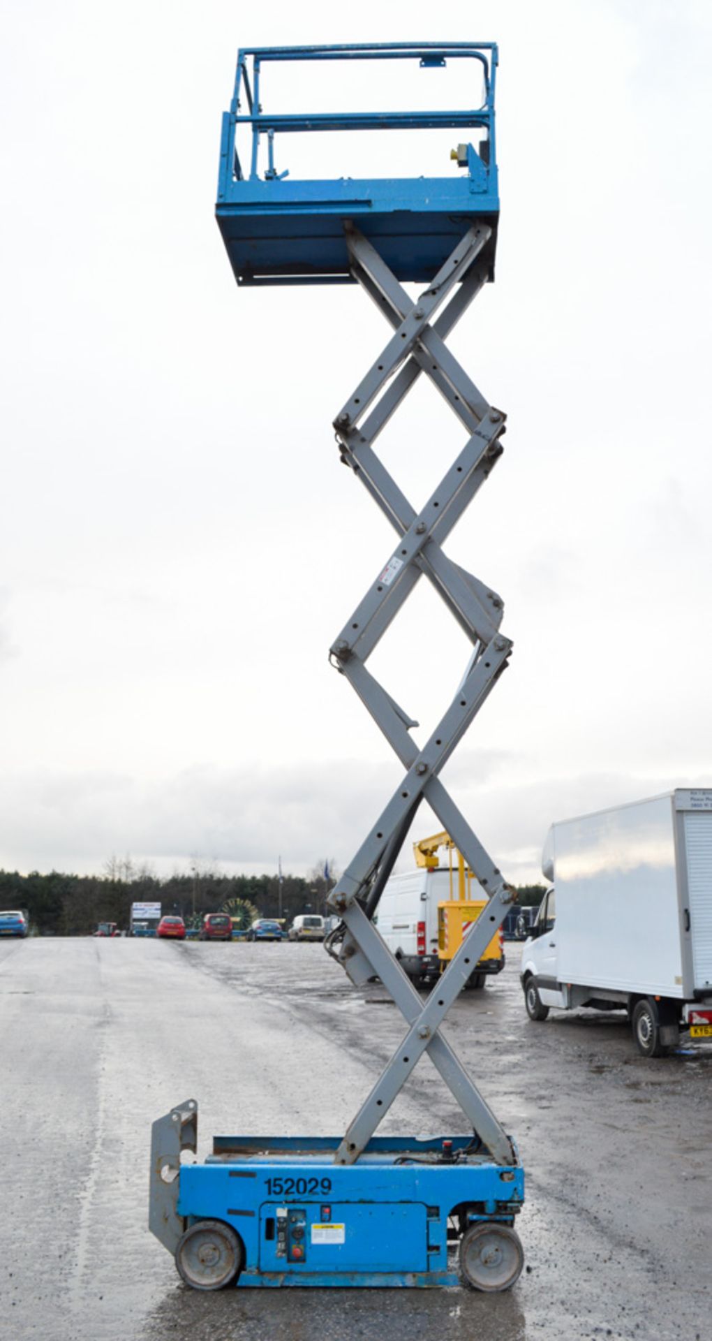 Genie GS1932 19ft battery electric scissor lift access platform Year: 2006 S/N: 81582 Recorded - Image 7 of 7