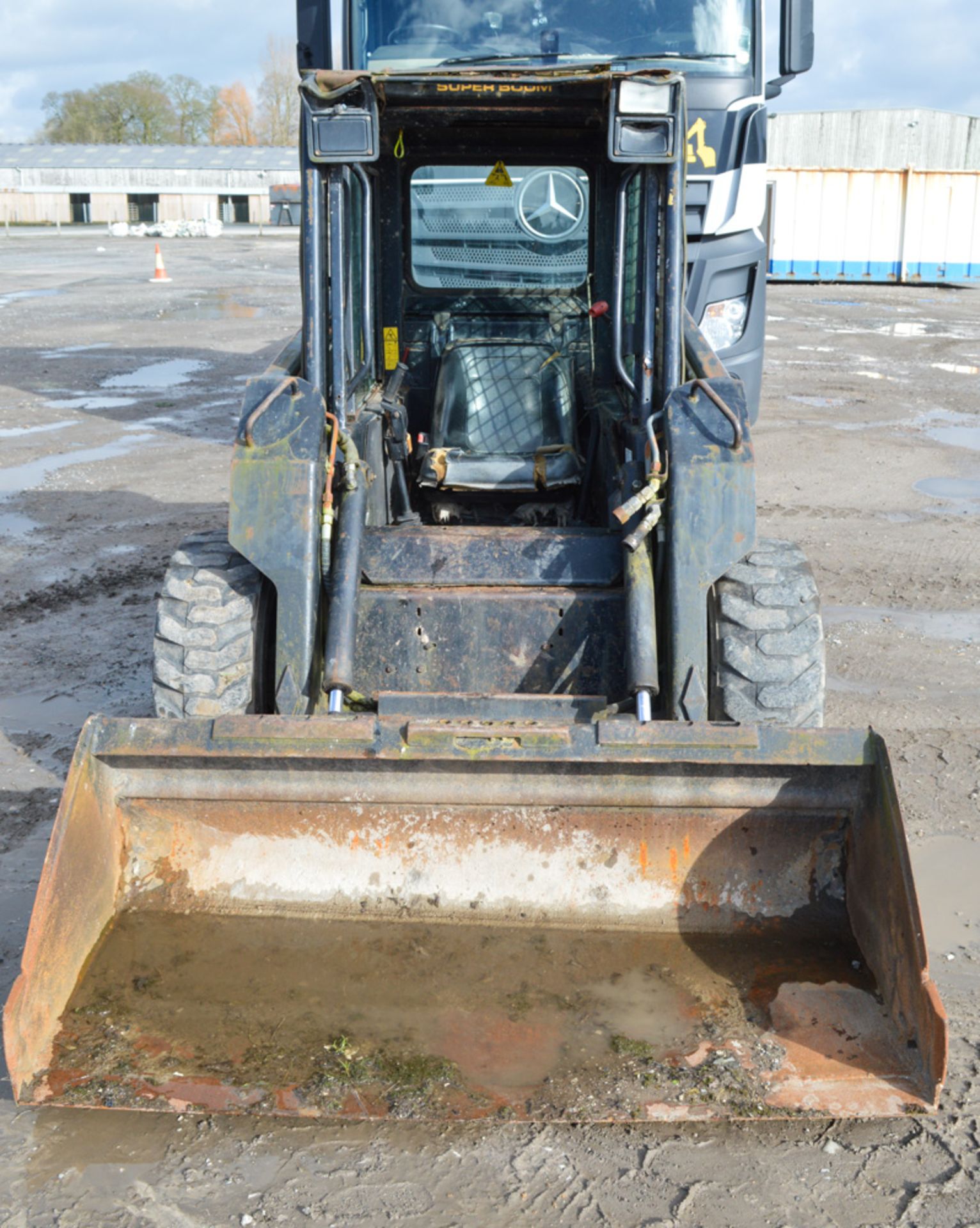 New Holland LX565 skidsteer loader Year: S/N: 53180 Recorded Hours: - Image 5 of 9