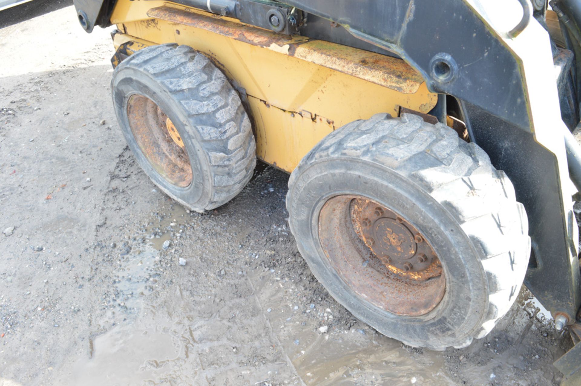 New Holland LX565 skidsteer loader Year: S/N: 53180 Recorded Hours: - Image 7 of 9