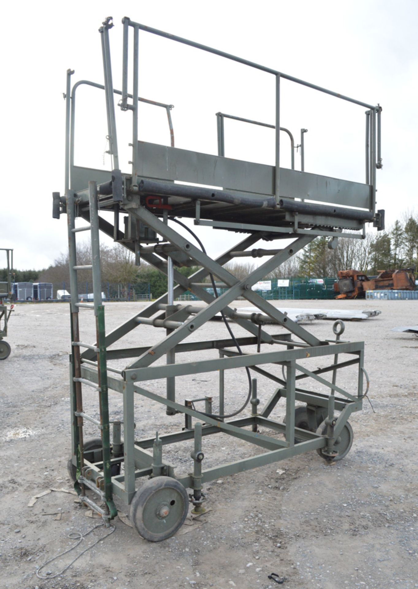 Hydraulic scissor lift access platform (Ex MOD) - Image 7 of 7