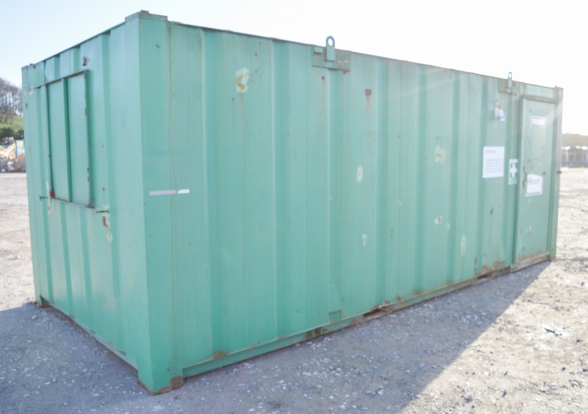 21 ft x 9 ft steel anti-vandal site office unit comprising of kitchen area & drying room c/w keys - Image 3 of 8