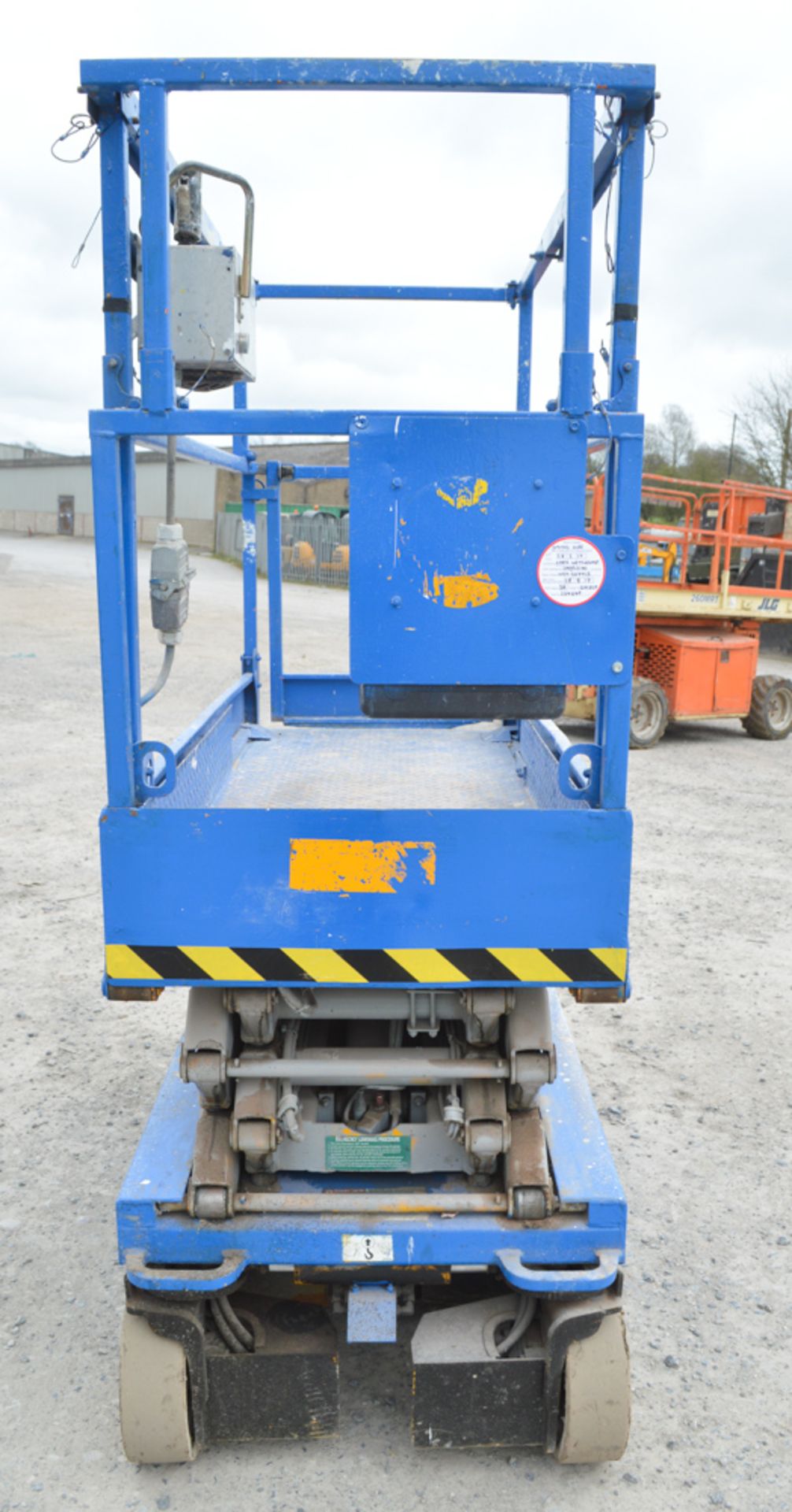 SkyJack JCIII 3219 6 metre battery electric scissor lift access platform Year: 2006 S/N: 2546417 - Image 6 of 7