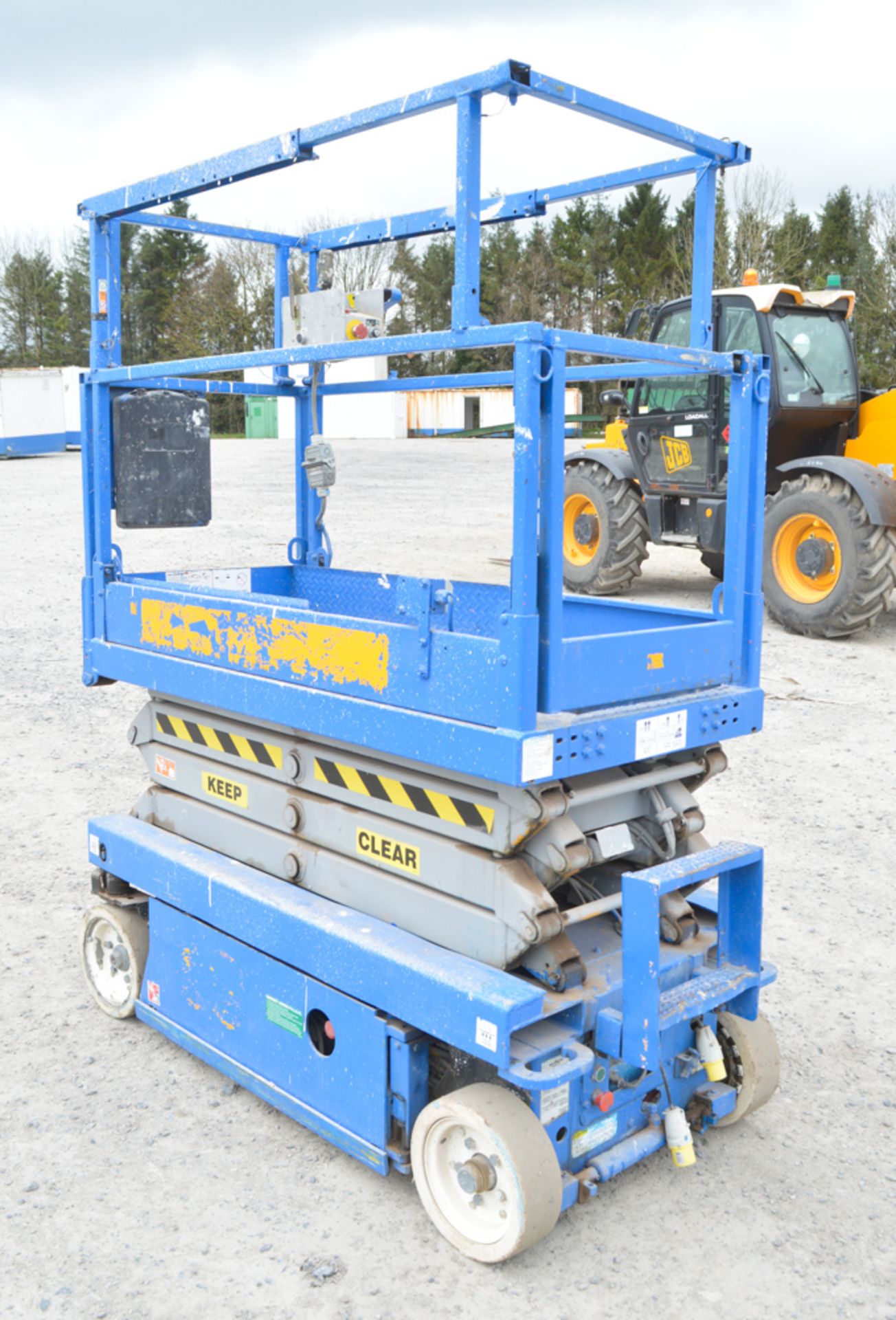 SkyJack JCIII 3219 6 metre battery electric scissor lift access platform Year: 2006 S/N: 2546417