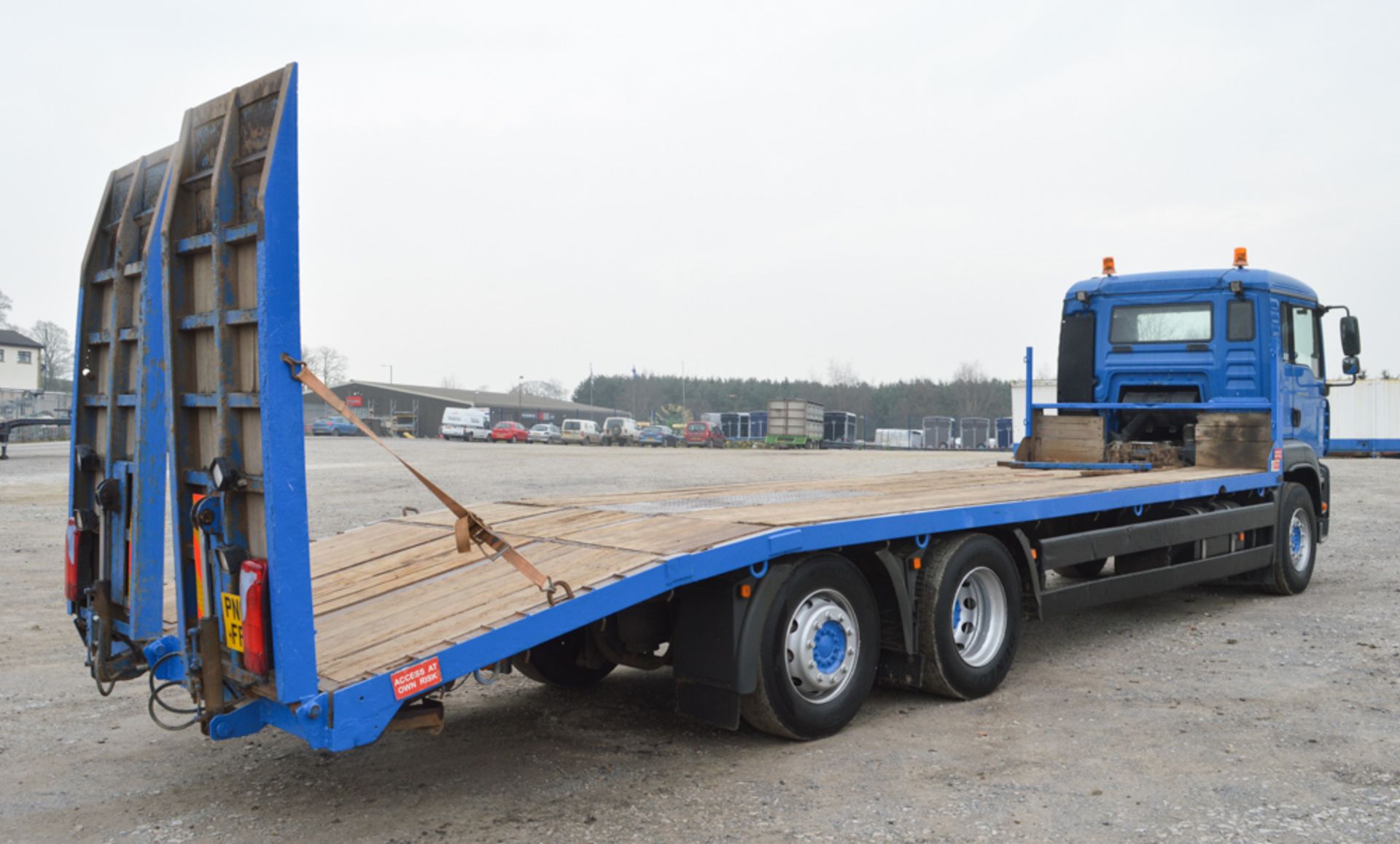 MAN TG-A 26.353 26 tonne beaver tail plant lorry Registration Number: PN06 FPT Date of Registration: - Image 3 of 6