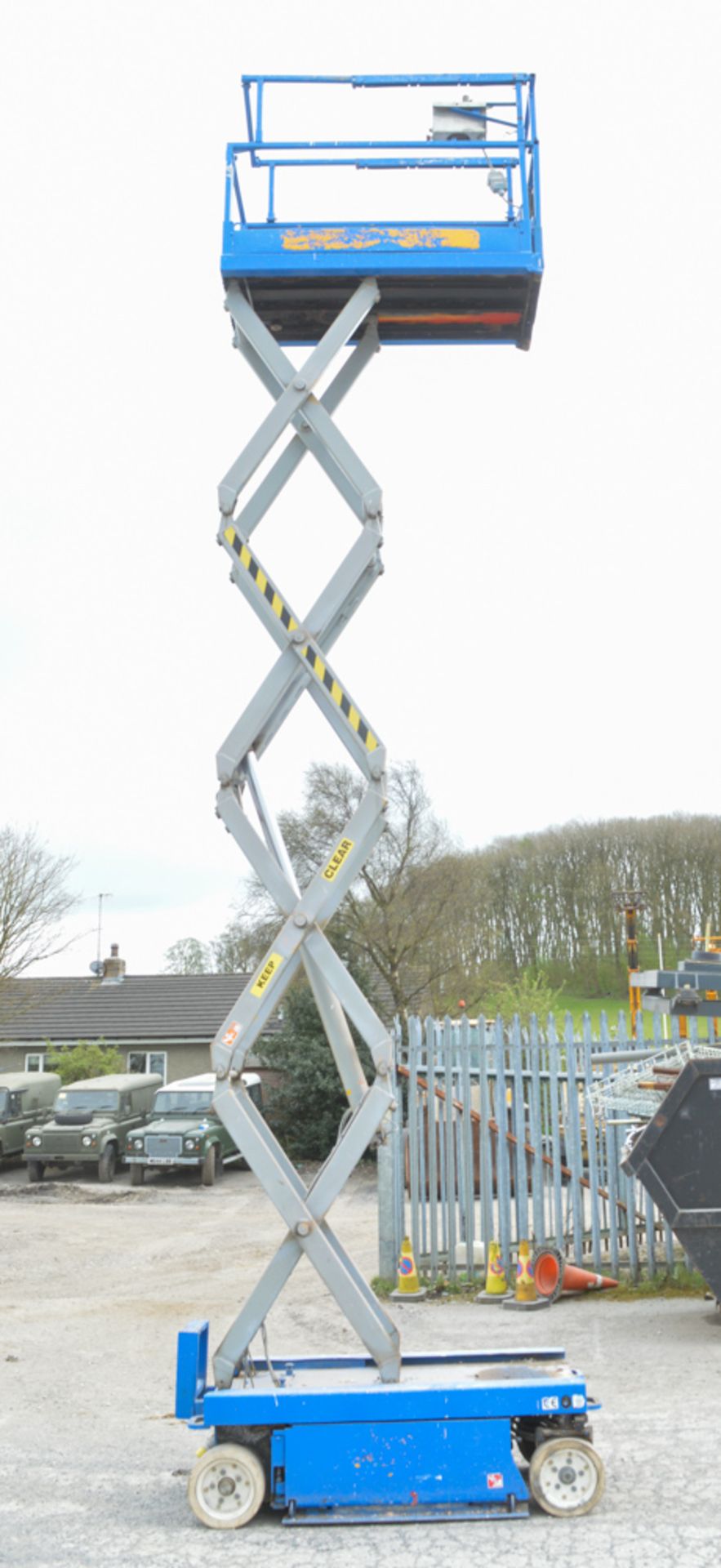 SkyJack JCIII 3219 6 metre battery electric scissor lift access platform Year: 2006 S/N: 2546417 - Image 7 of 7