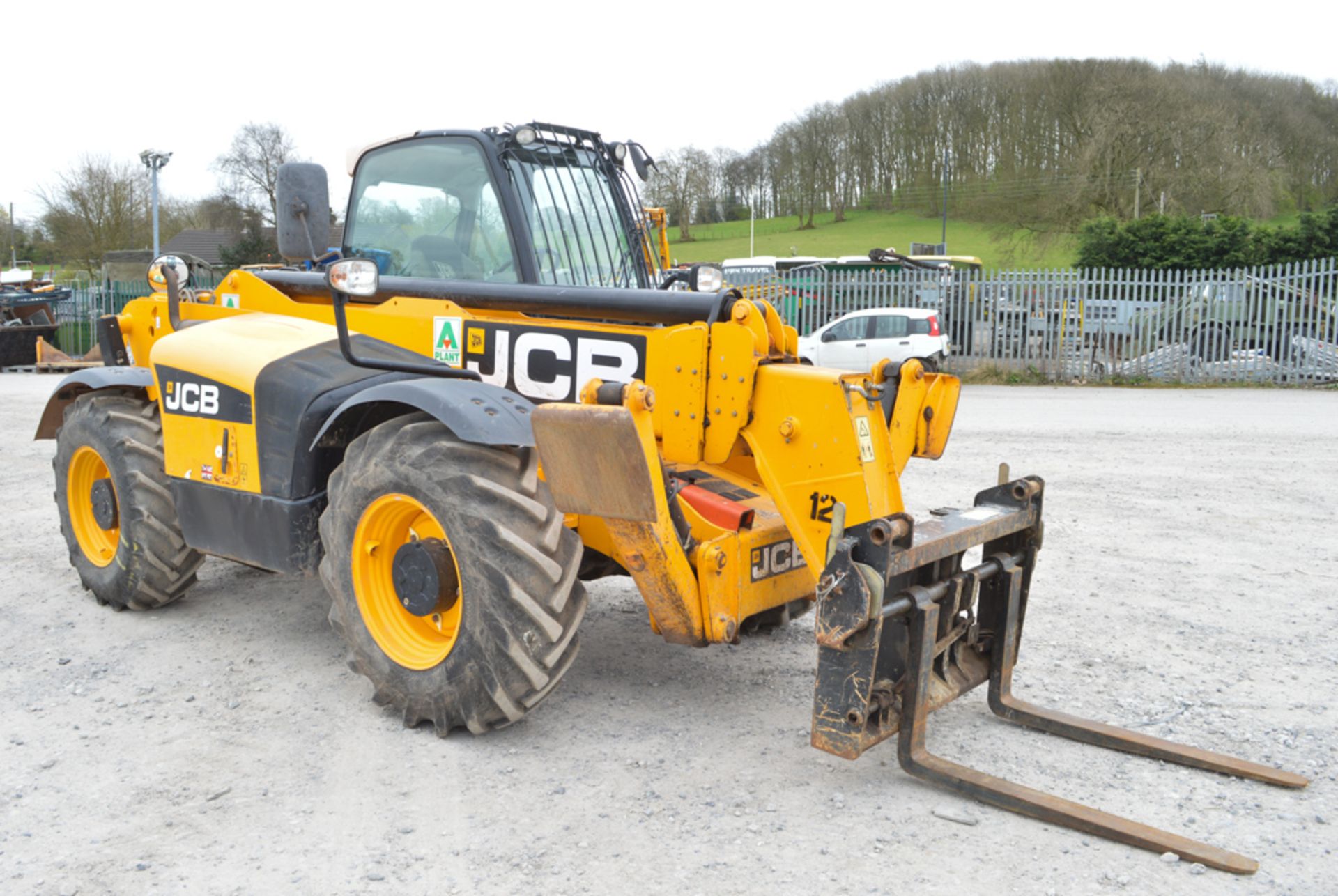 JCB 535-125 Hi-Viz 12/5 metre telescopic handler Year: 2011 S/N: 1528141 Recorded Hours: 2610 c/w - Image 4 of 13