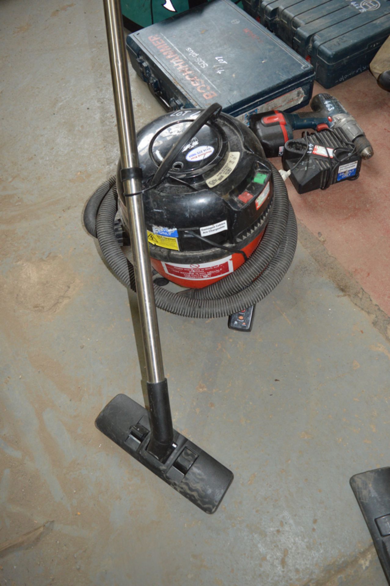 Numatic Henry 240v vacuum cleaner c/w hose & lance VAC52