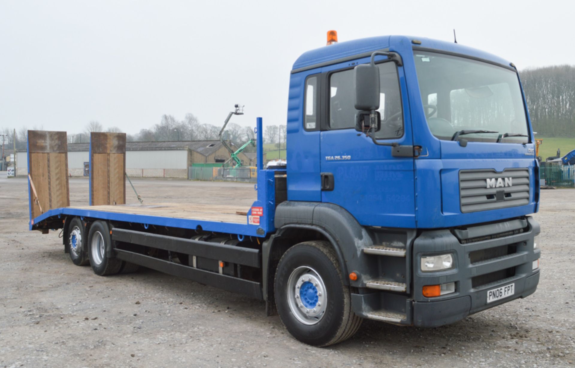 MAN TG-A 26.353 26 tonne beaver tail plant lorry Registration Number: PN06 FPT Date of Registration: - Image 4 of 6