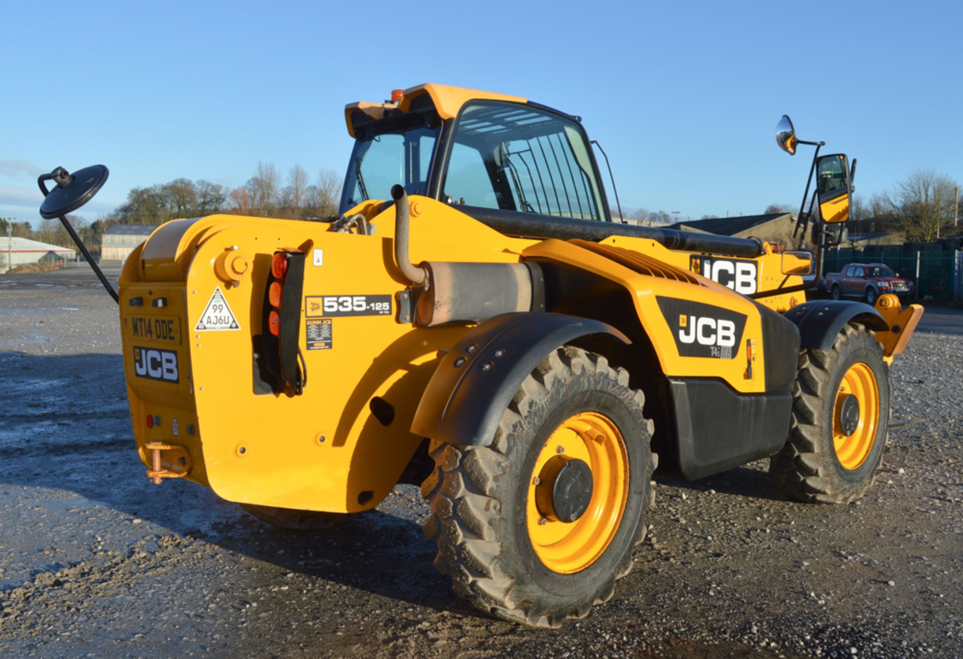 JCB 535-125 Hi-Viz 12.5 metre telescopic handler Year: 2014 S/N: 2338647 Recorded Hours: 3458 - Image 3 of 9