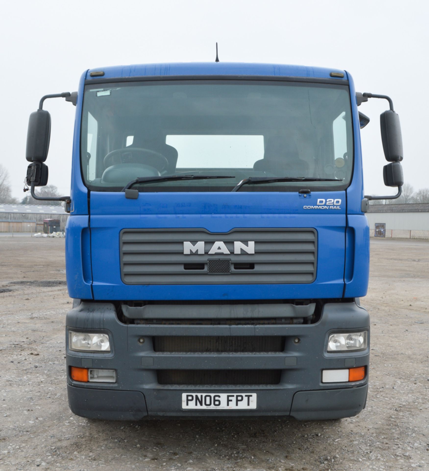 MAN TG-A 26.353 26 tonne beaver tail plant lorry Registration Number: PN06 FPT Date of Registration: - Image 5 of 6