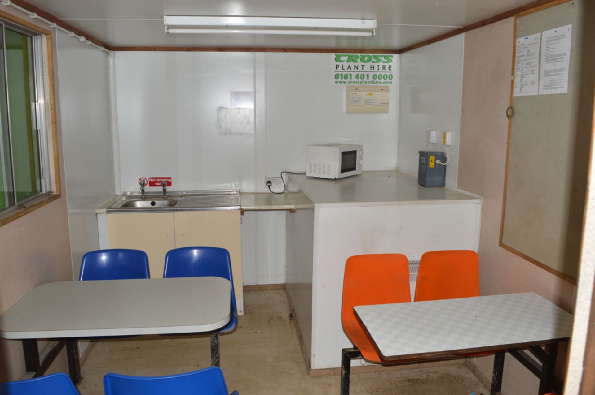 21 ft x 9 ft steel anti vandal welfare site unit comprising of: canteen, kitchen, toilet & water - Image 8 of 9