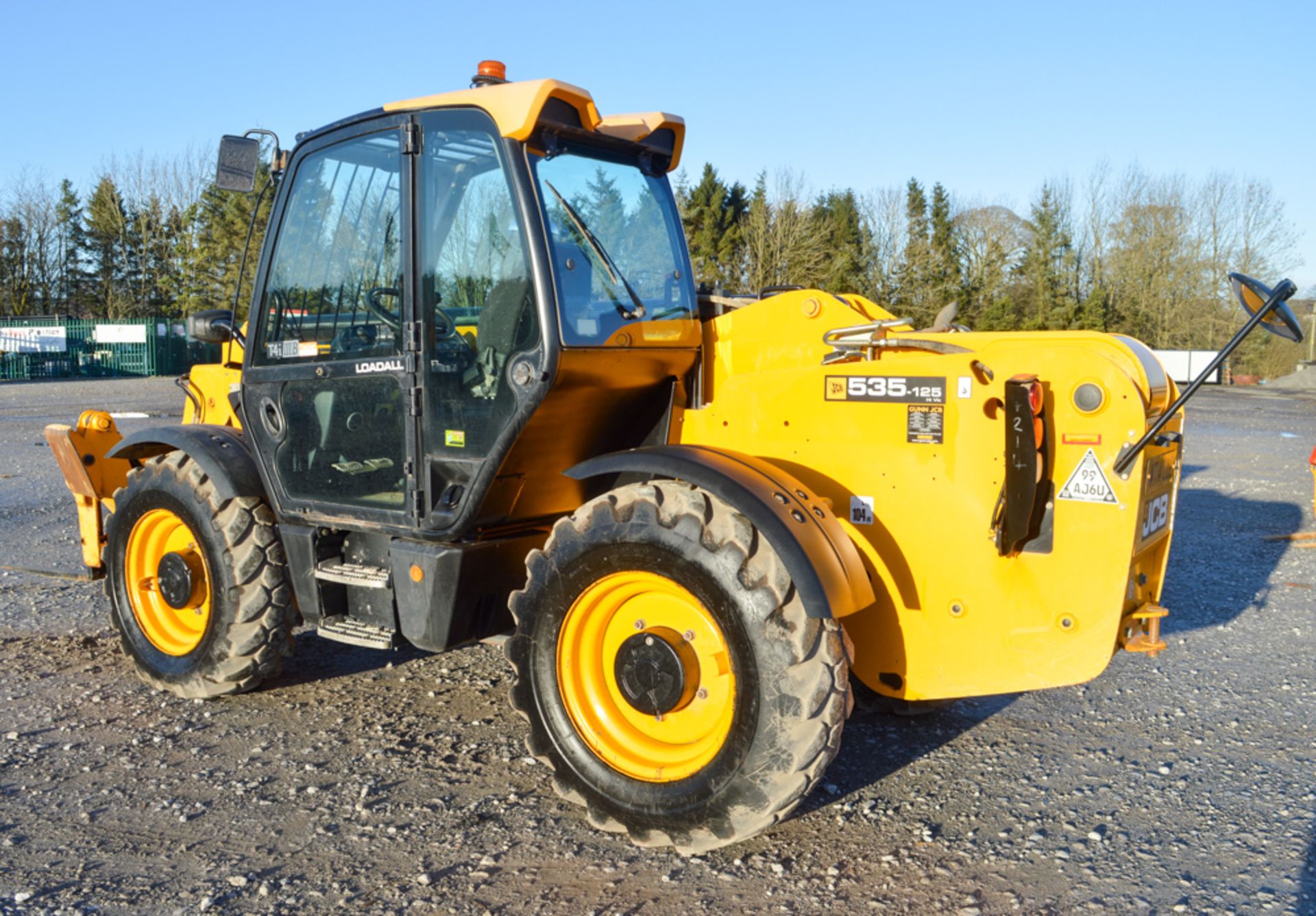 JCB 535-125 Hi-Viz 12.5 metre telescopic handler Year: 2014 S/N: 2338647 Recorded Hours: 3458 - Image 2 of 9