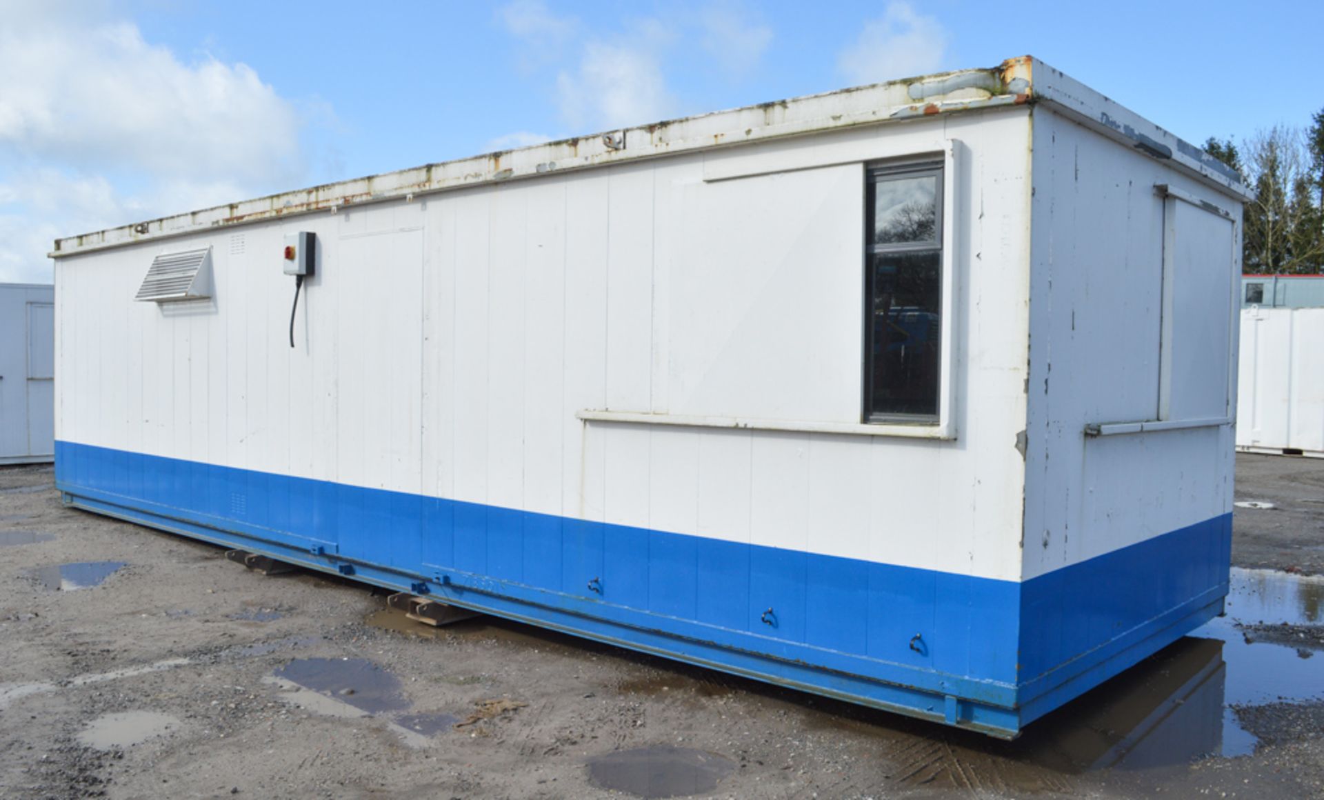 32 ft x 10 ft steel anti-vandal toilet & changing room site unit comprising of: changing room, gents - Image 2 of 11