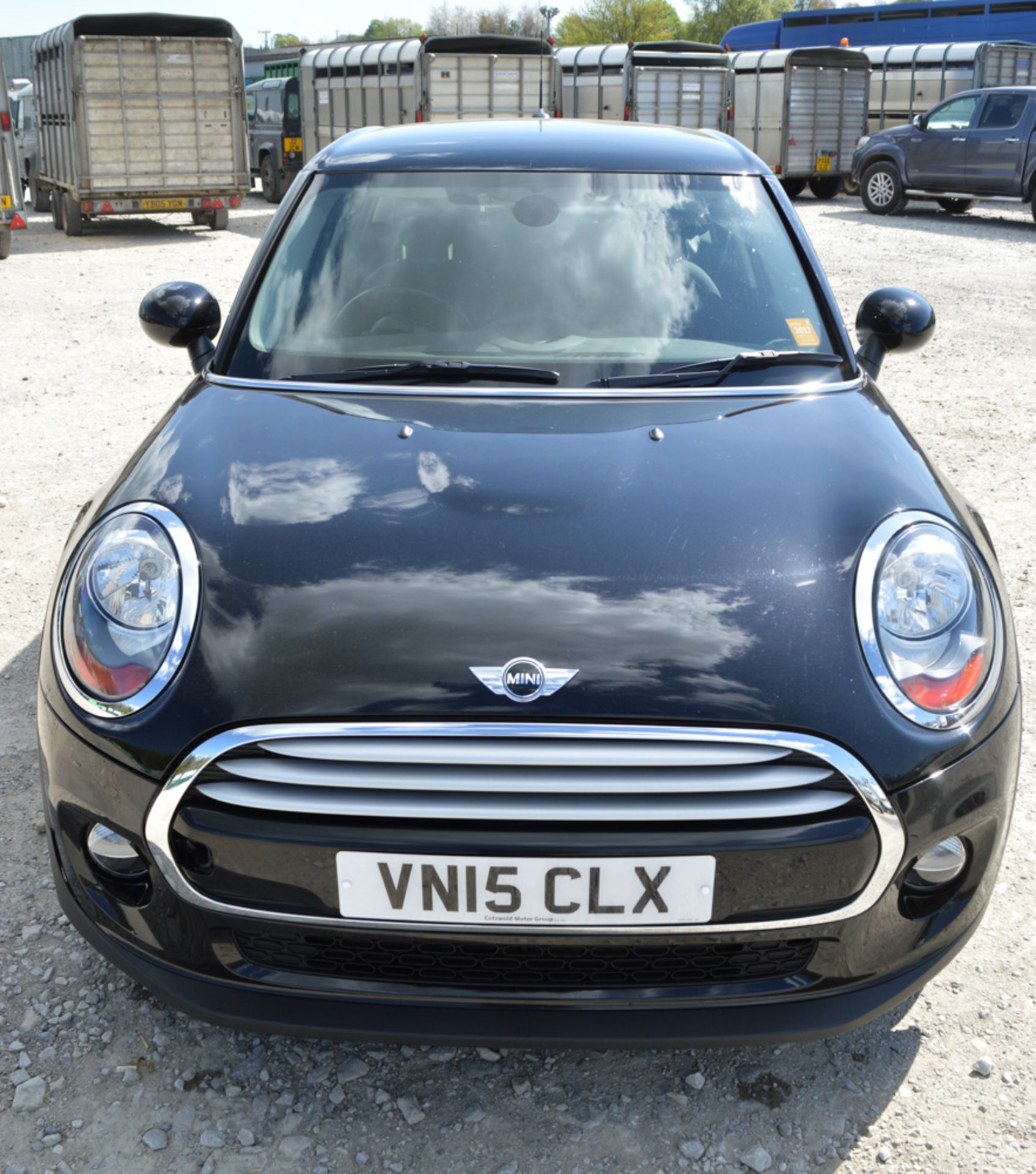 Mini Cooper D 1.5 diesel 6 speed manual 5 door hatchback car Registration Number: VN15 CLX Date of - Image 5 of 11