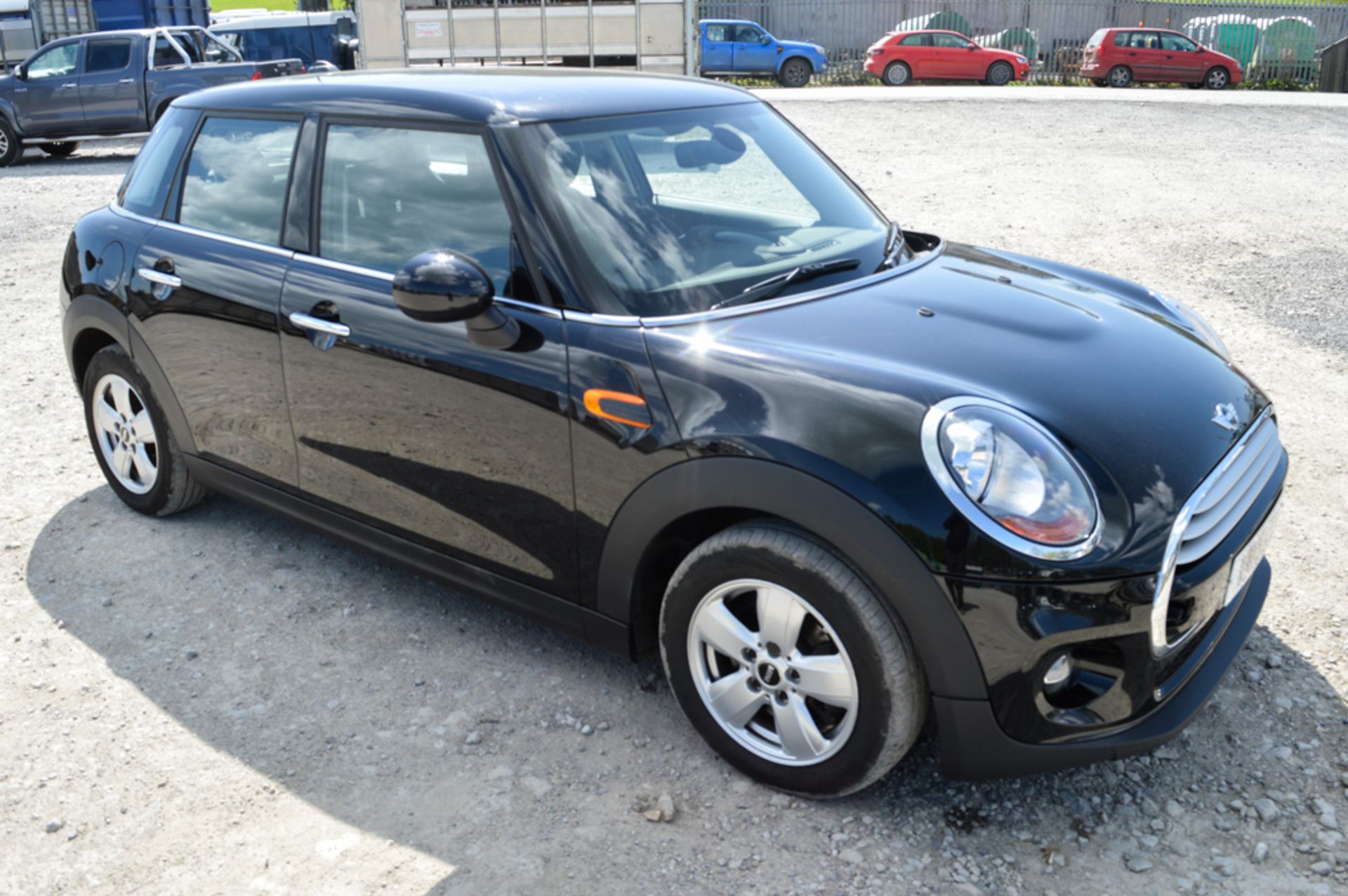 Mini Cooper D 1.5 diesel 6 speed manual 5 door hatchback car Registration Number: VN15 CLX Date of - Image 4 of 11