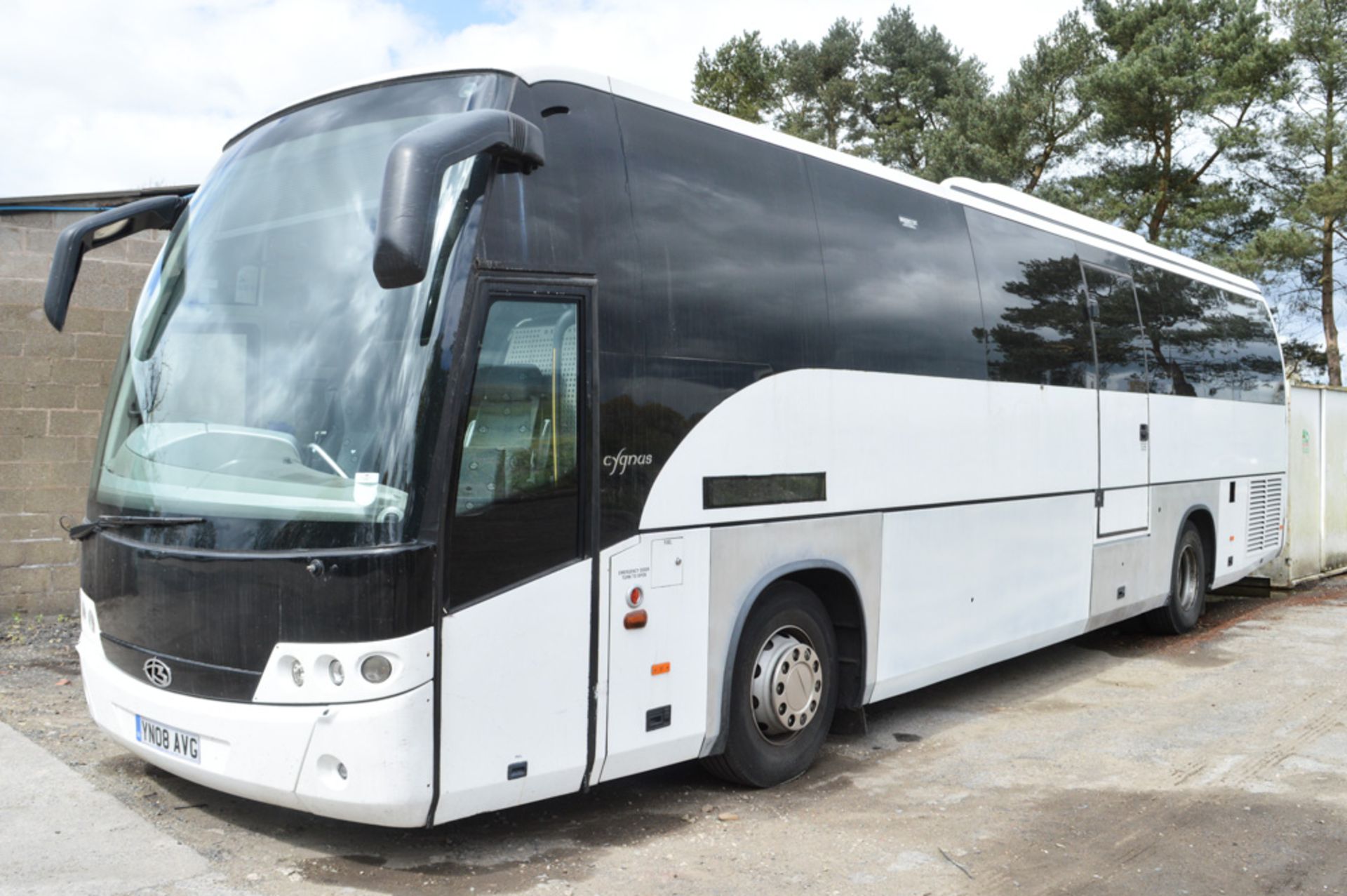 Iveco Beulas Cygnus 53 seat luxury coach Registration Number: YN08 AVG Date of Registration: 01/05/ - Image 2 of 7