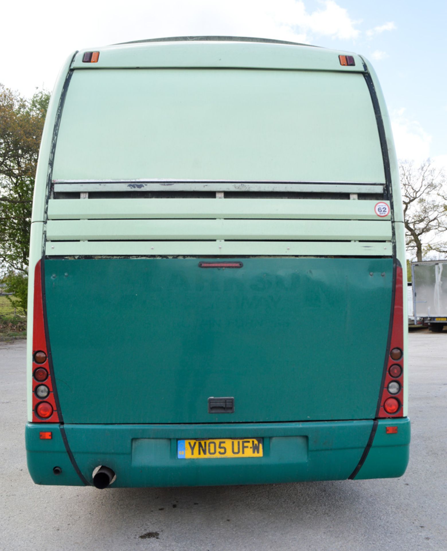 Iveco Beulas 35 seat luxury coach Registration Number: YN05 UFW Date of Registration: 27/04/2005 MOT - Image 6 of 10