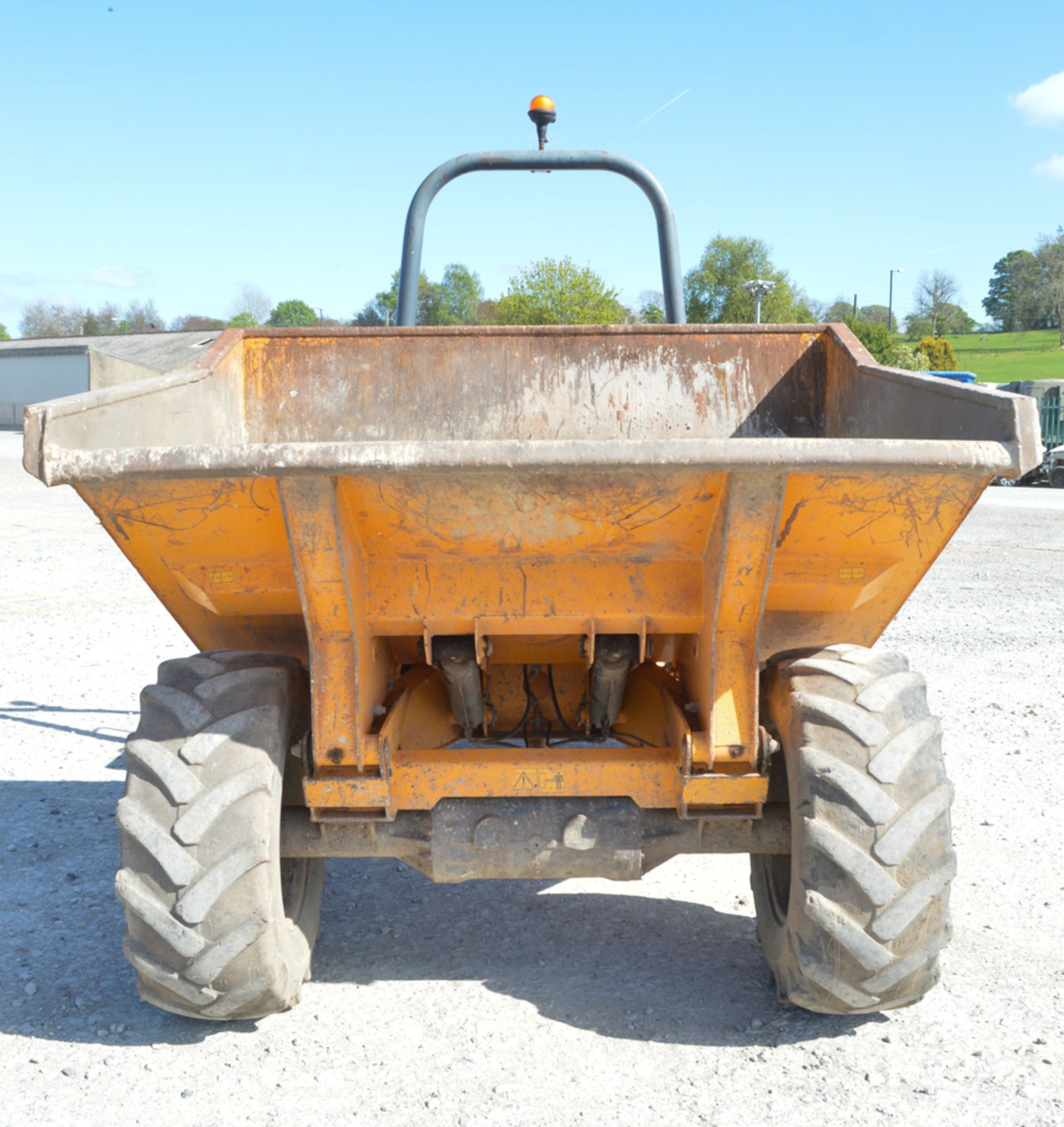 Benford Terex 6 tonne straight skip dumper Year: 2004 S/N: E401EE002 Recorded Hours: 3515 DPR049 - Image 5 of 12