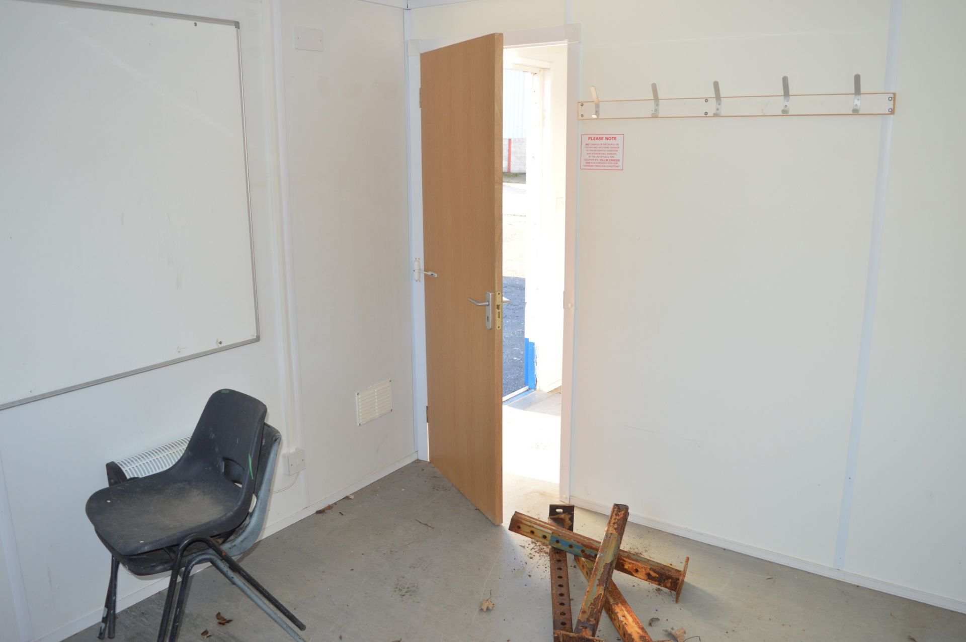 32 ft x 10 ft steel anti-vandal jack leg site office unit comprising of 2 offices BBA1379 - Image 6 of 9