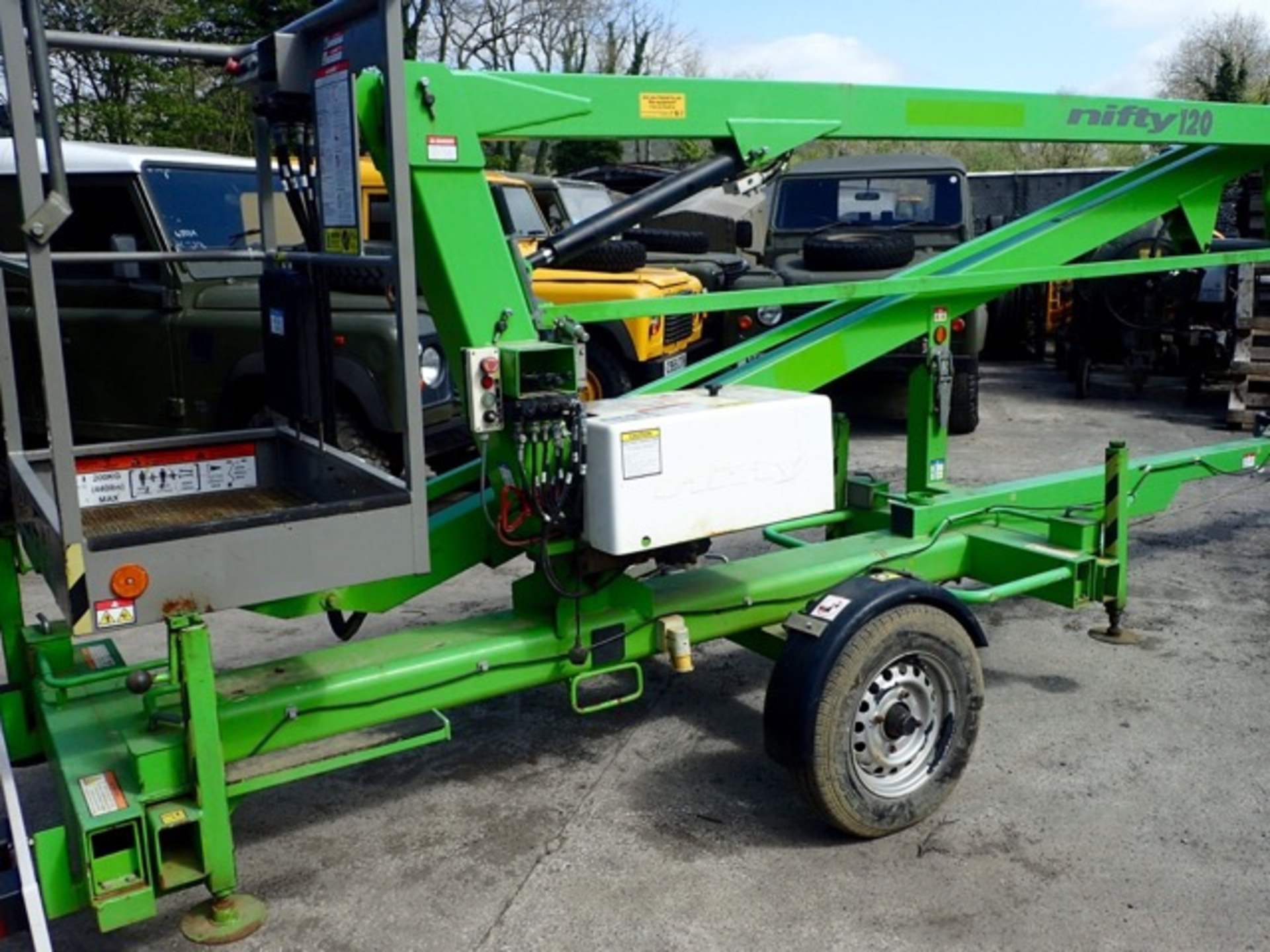 Nifty 120 12 metre towable electric boom lift access platform Year: 2012 S/N: 0121292 - Image 3 of 9