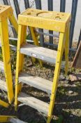 3 tread aluminium/fibreglass step ladder A660132