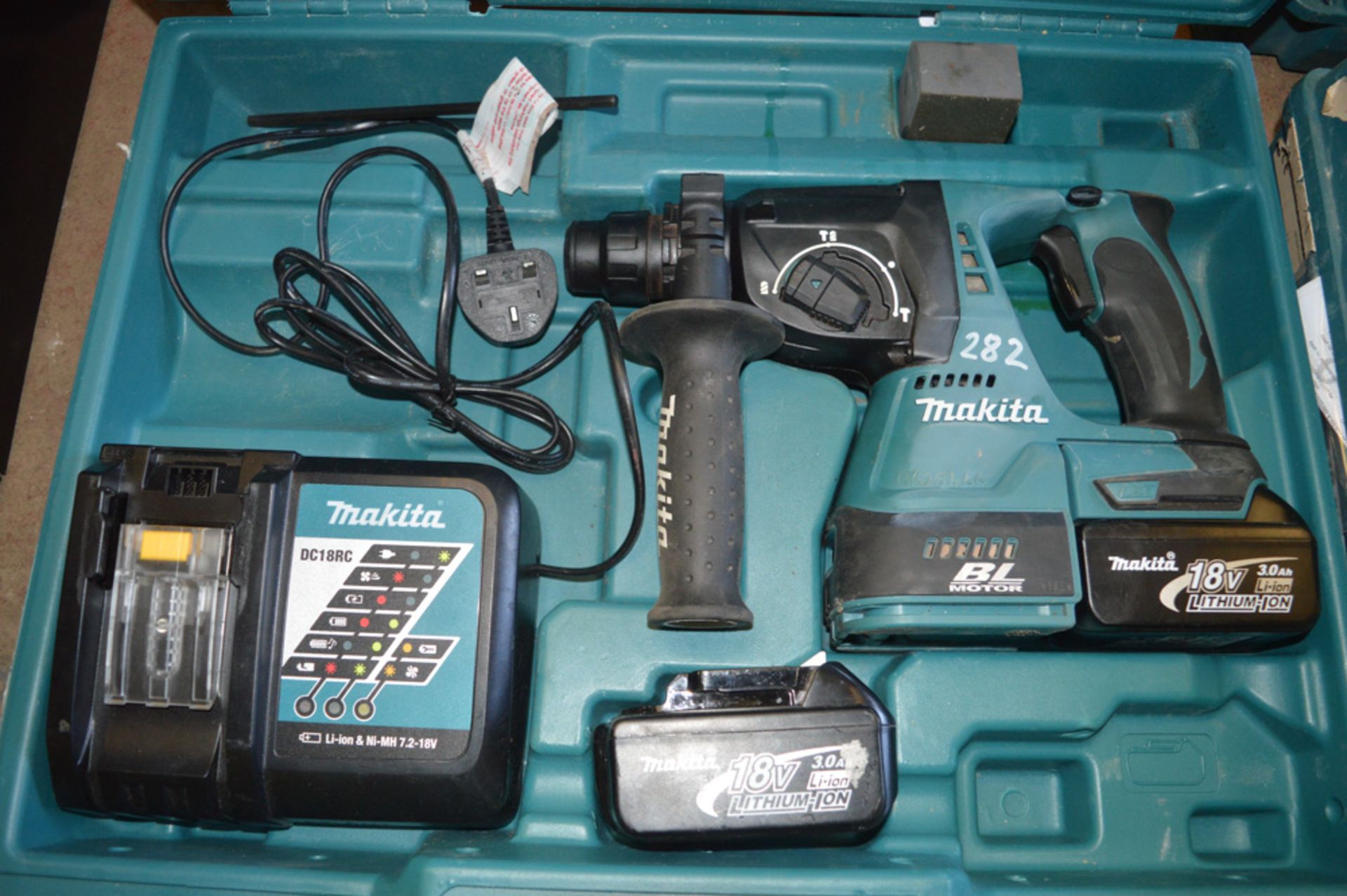 Makita 18v SDS cordless hammer drill c/w 2 batteries, charger & carry case A628466