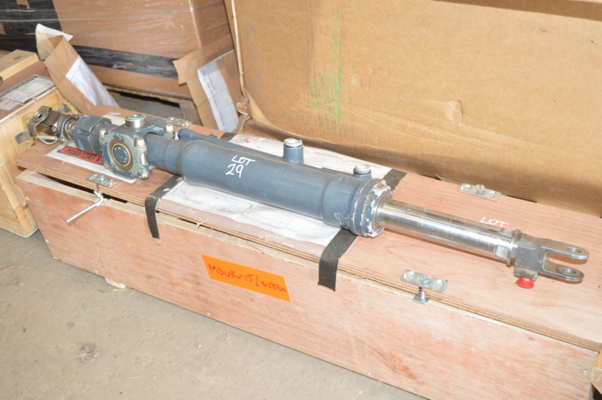 Servocylinder assembly Approximately 900mm x 120mm