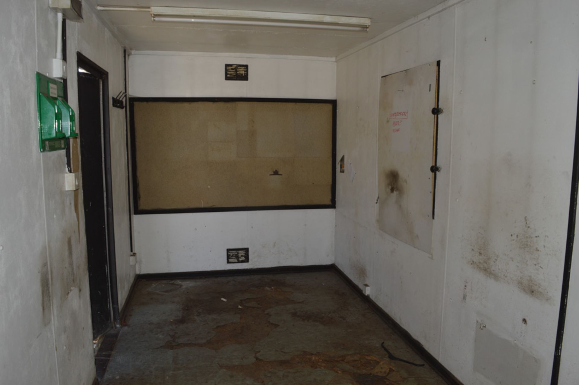 20 ft x 8 ft steel anti vandal jack leg site office unit c/w keys - Image 6 of 6