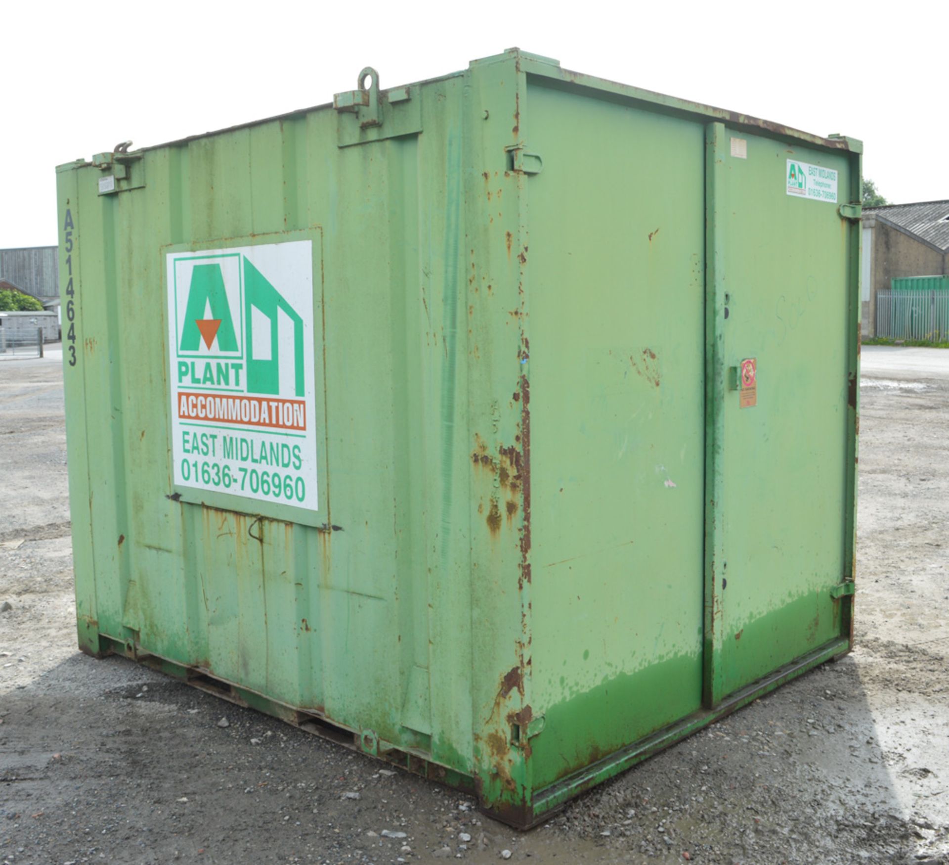 10 ft x 8 ft steel site store unit c/w keys A514643 - Image 4 of 5