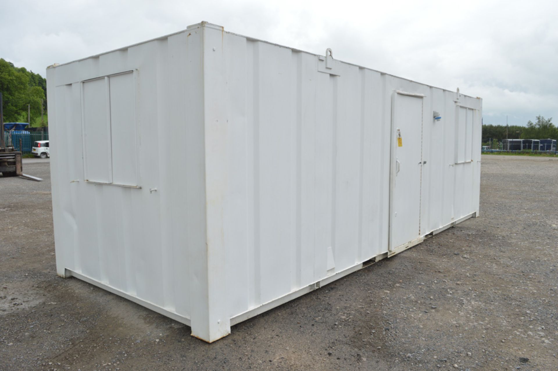 24 ft x 9 ft steel anti vandal site office unit c/w keys A400467 - Image 4 of 8