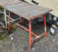 Collapsible work bench