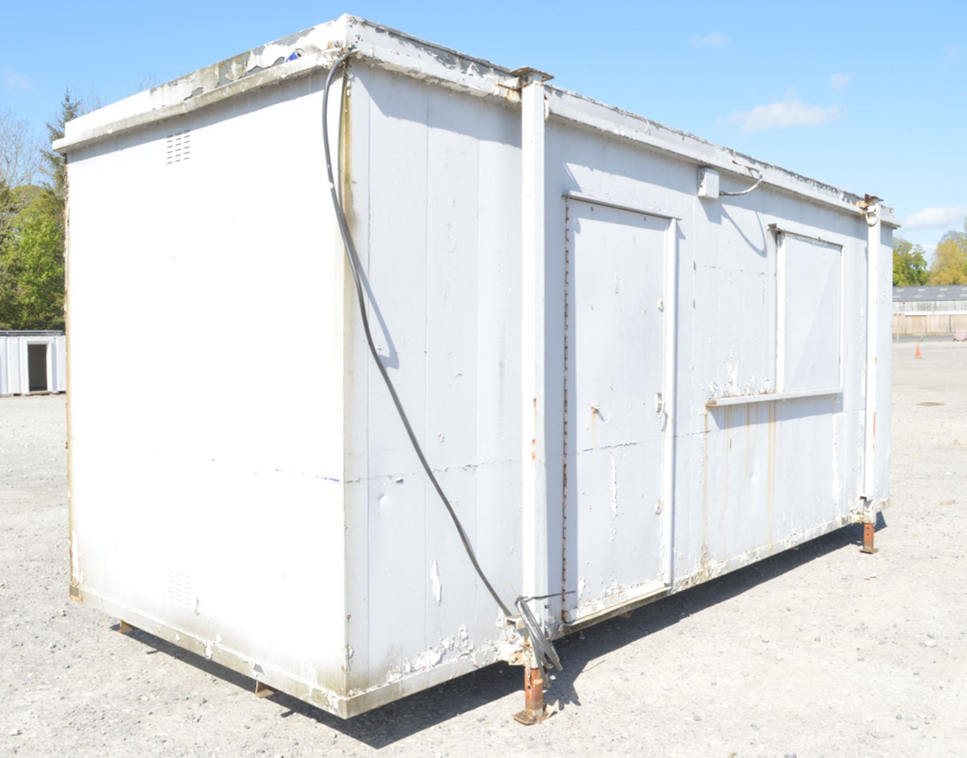 20 ft x 8 ft steel anti vandal jack leg site office unit c/w keys - Image 2 of 6