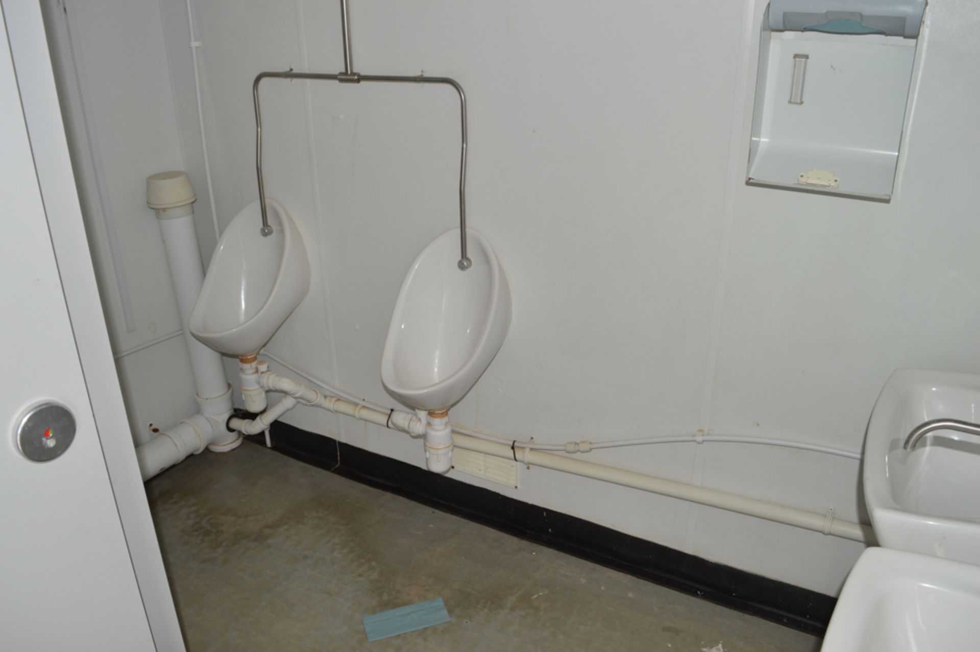 16 ft x 9 ft anti vandal 3+1 steel site toilet unit c/w keys NH77000033 - Image 6 of 8