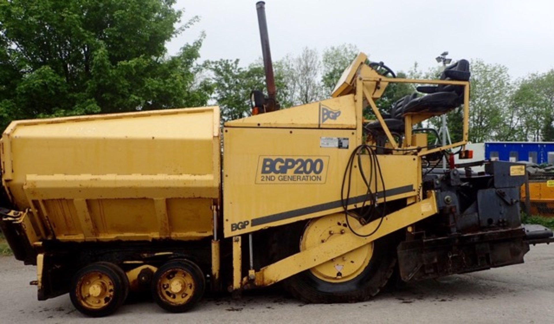 BGP 200-2 diesel driven wheeled paver Year: 2002 S/N: 20007G309 Recorded Hours: 2776 ** This lot - Image 6 of 10