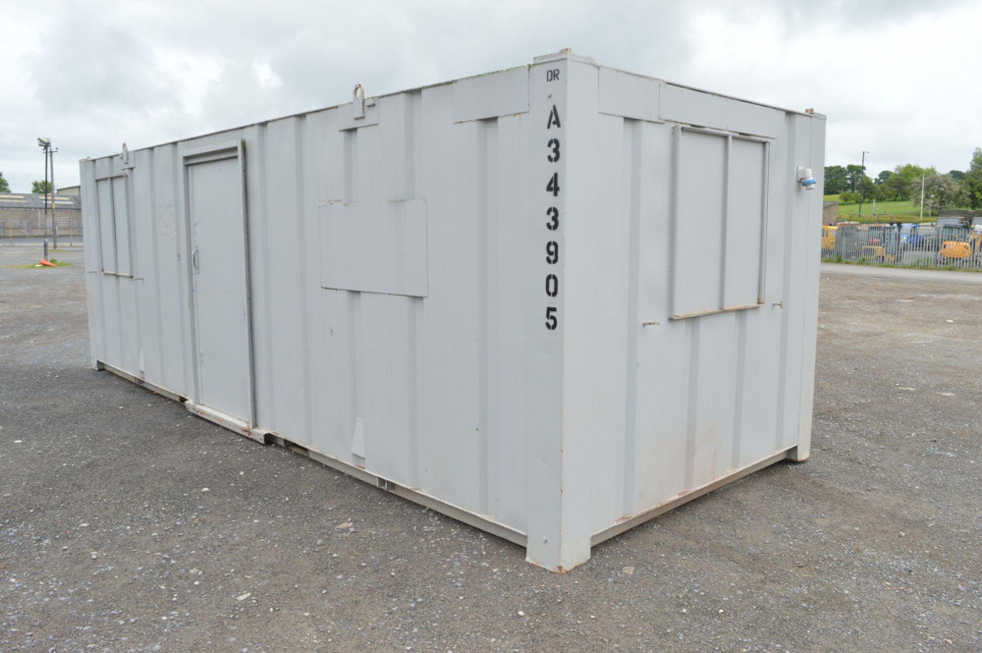 24 ft x 9 ft steel anti vandal site office unit c/w keys A343905 - Image 4 of 7