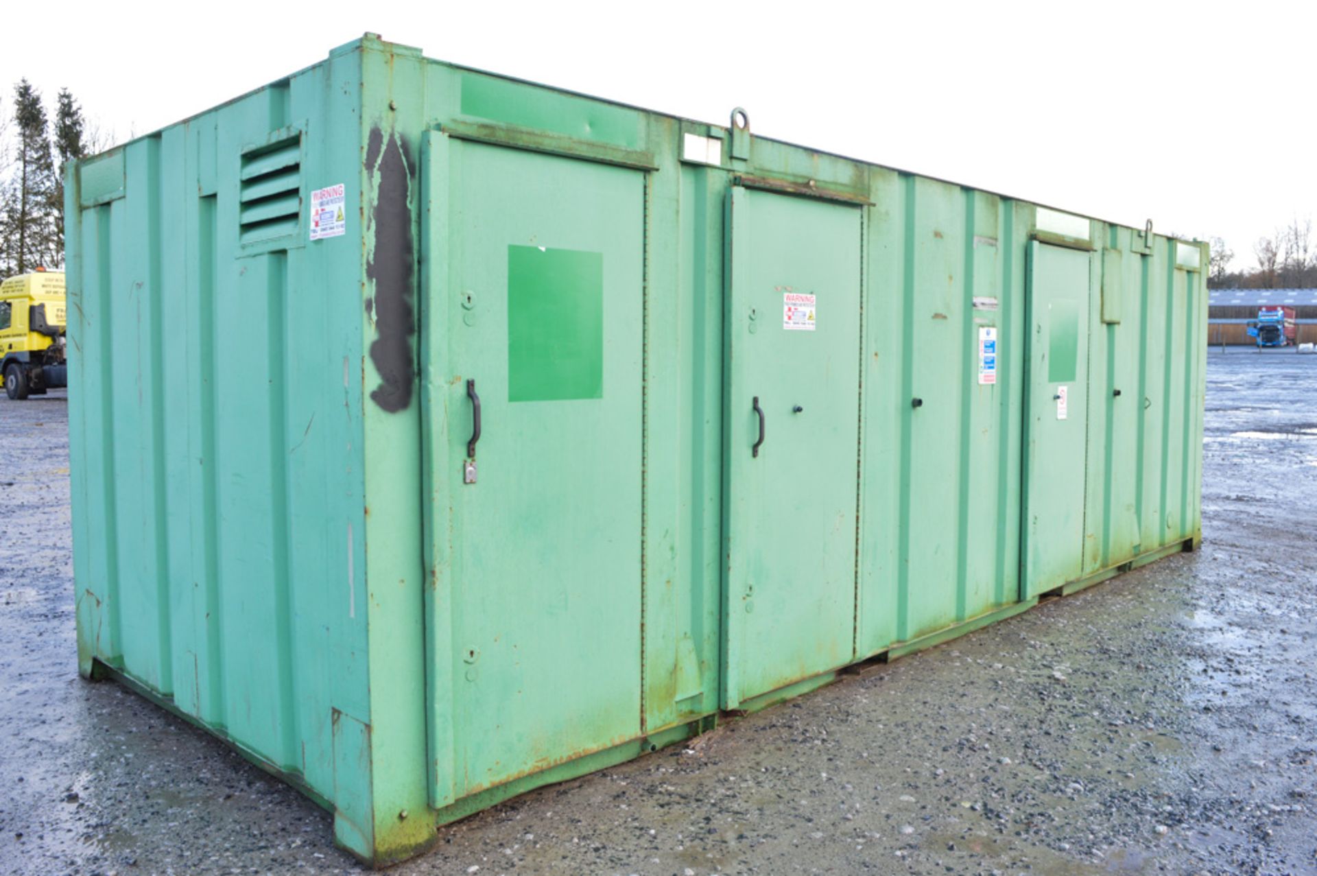 24 ft x 9 ft steel anti-vandal site welfare unit comprising of canteen area, toilet, drying room & - Image 4 of 10