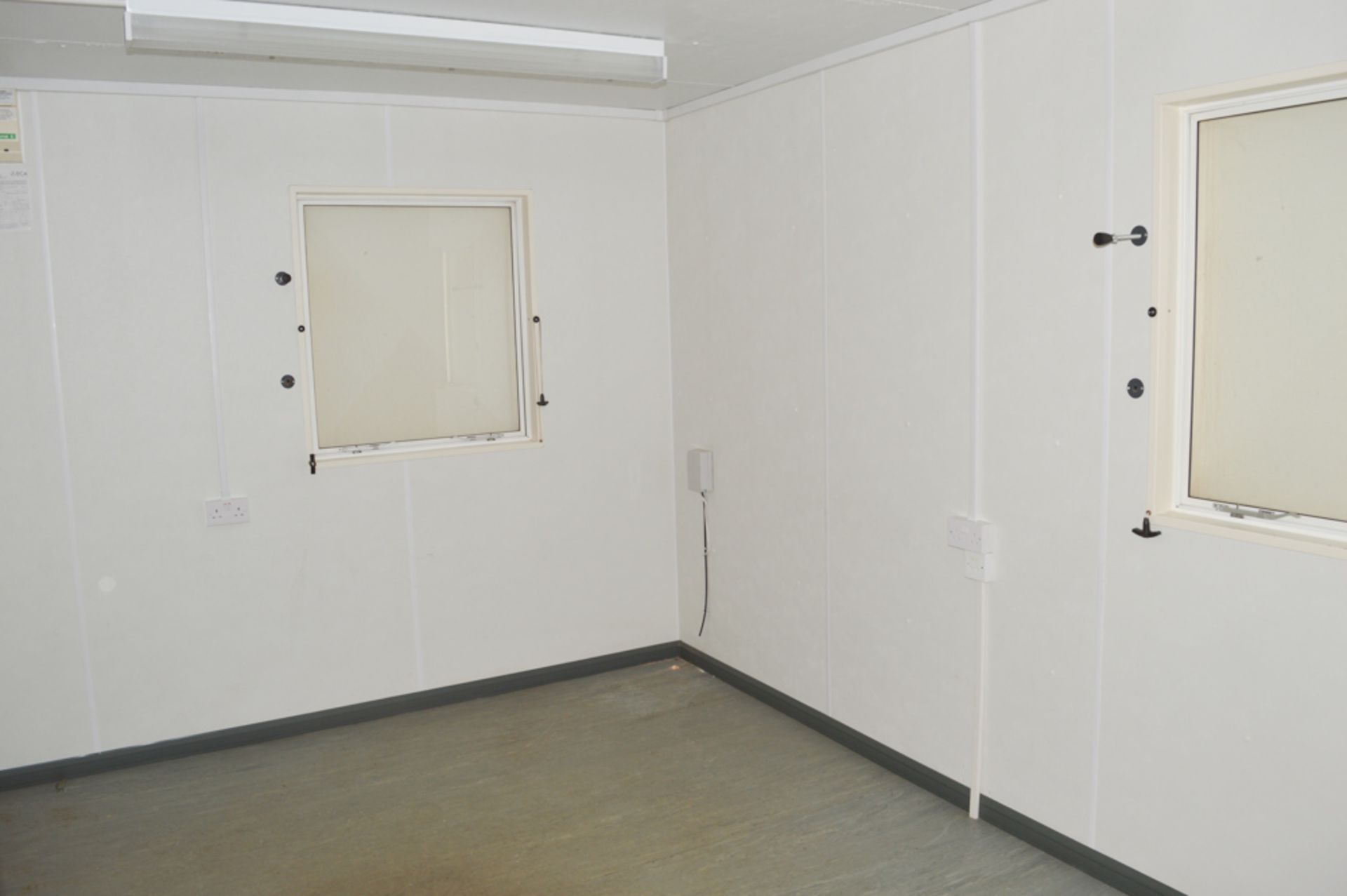 32 ft x 10 ft steel anti vandal jack leg site office unit comprising of: 2 offices & lobby c/w - Image 7 of 7