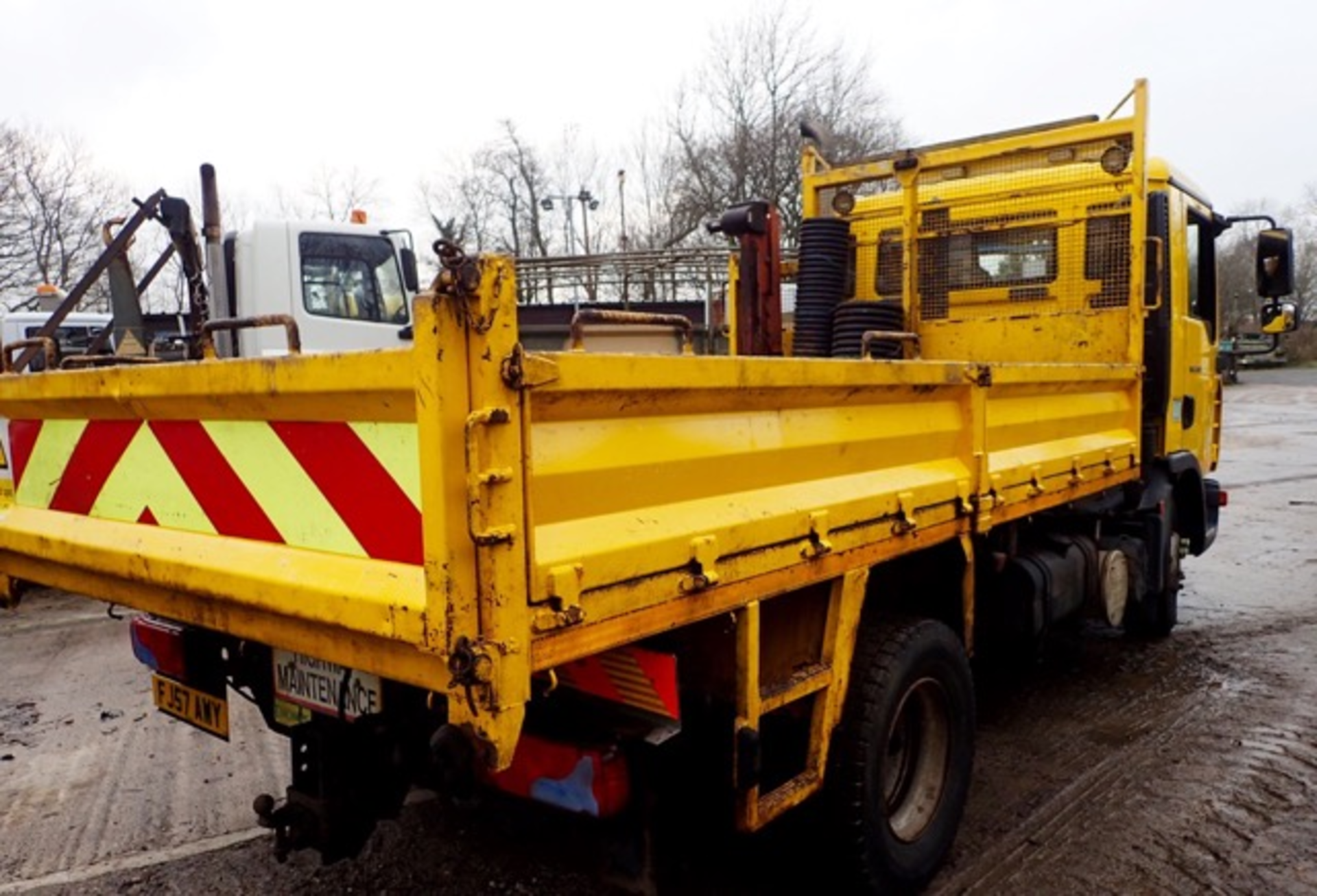 MAN TGL 12-180 12 tonne tipper lorry Registration Number: FJ57 AWY Date of Registration: 10/10/ - Image 4 of 14