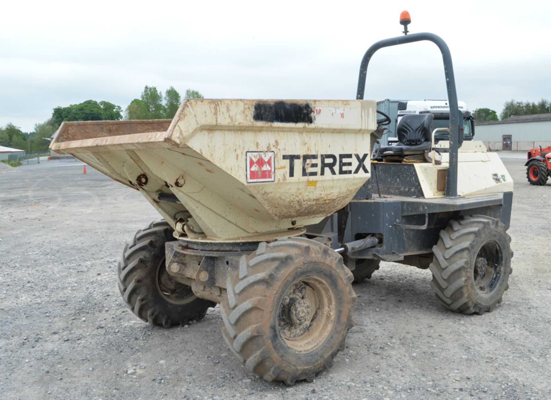 Benford Terex 6 tonne swivel skip dumper Year: 2007 S/N: E709FX701 Recorded Hours: 1921 DPR107 - Image 4 of 12