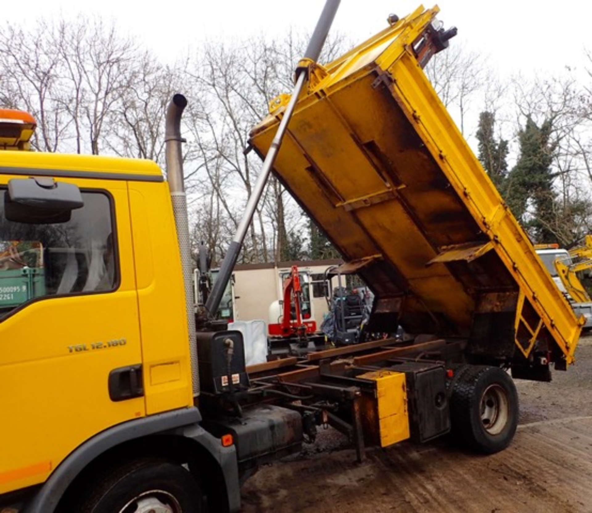 MAN TGL 12-180 12 tonne tipper lorry Registration Number: FJ57 AWY Date of Registration: 10/10/ - Image 5 of 14