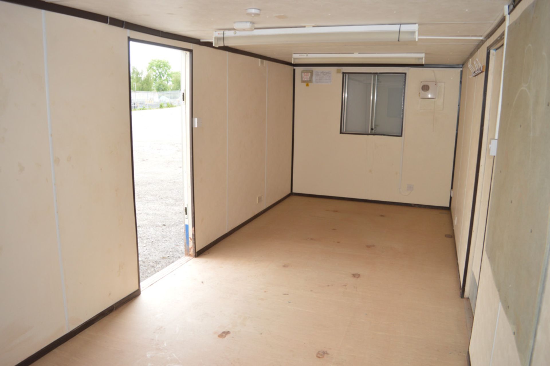 24 ft x 9 ft steel anti vandal site office unit c/w keys A343905 - Image 6 of 7