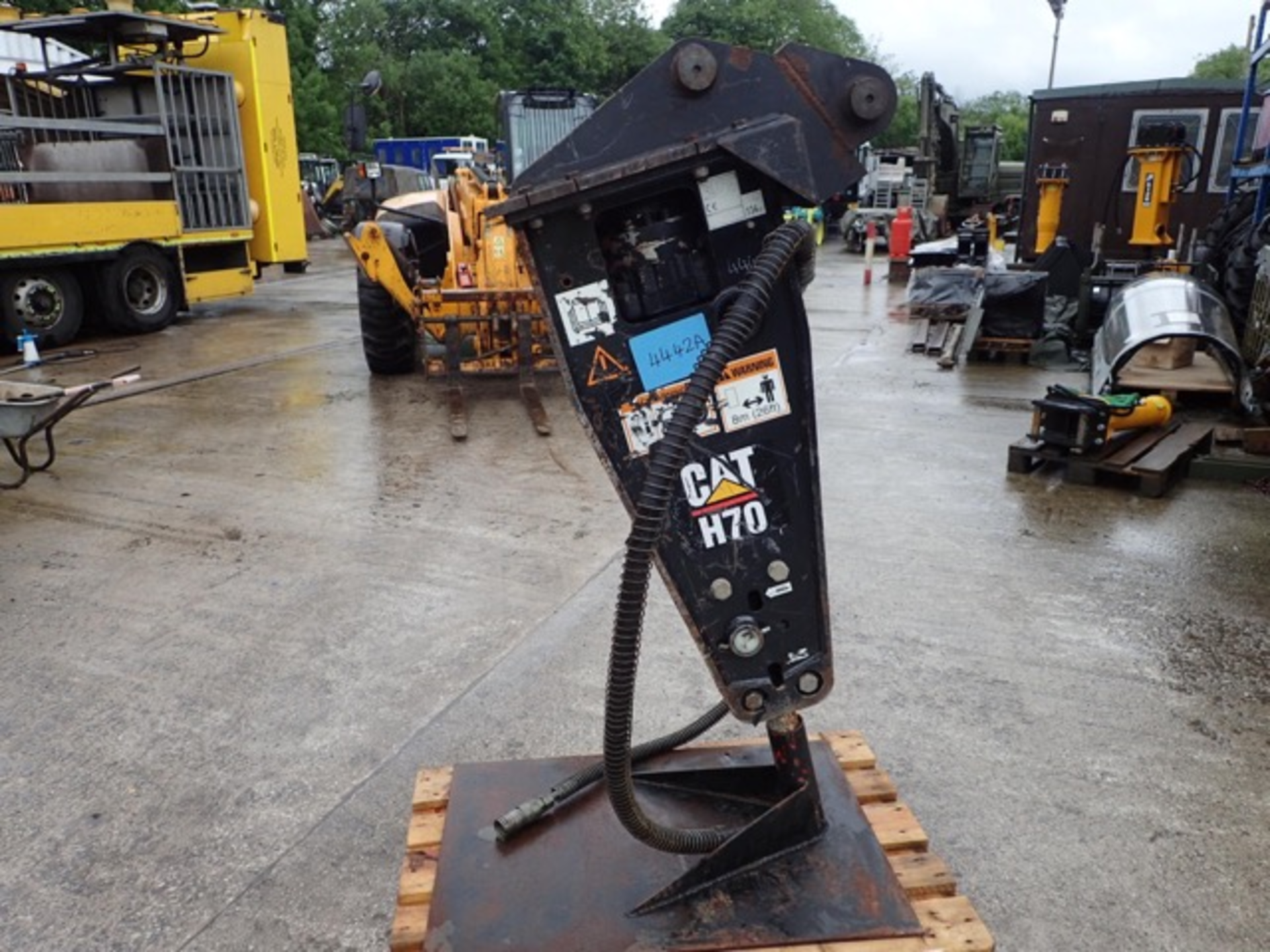 Caterpillar H70 hydraulic breaker S/N: 4189 ** This lot is located in Ingleton, North Yorkshire. - Image 2 of 11