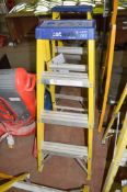 Youngman 3 tread fibreglass/aluminium step ladder A685109