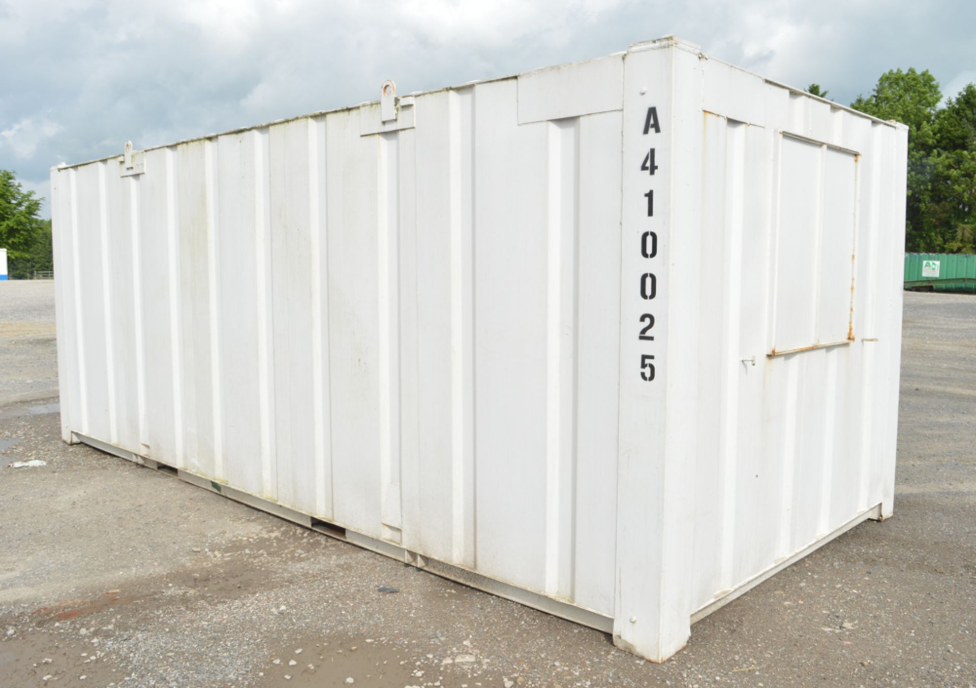 21 ft x 9 ft steel anti vandal site office unit c/w keys A410025 - Image 3 of 6