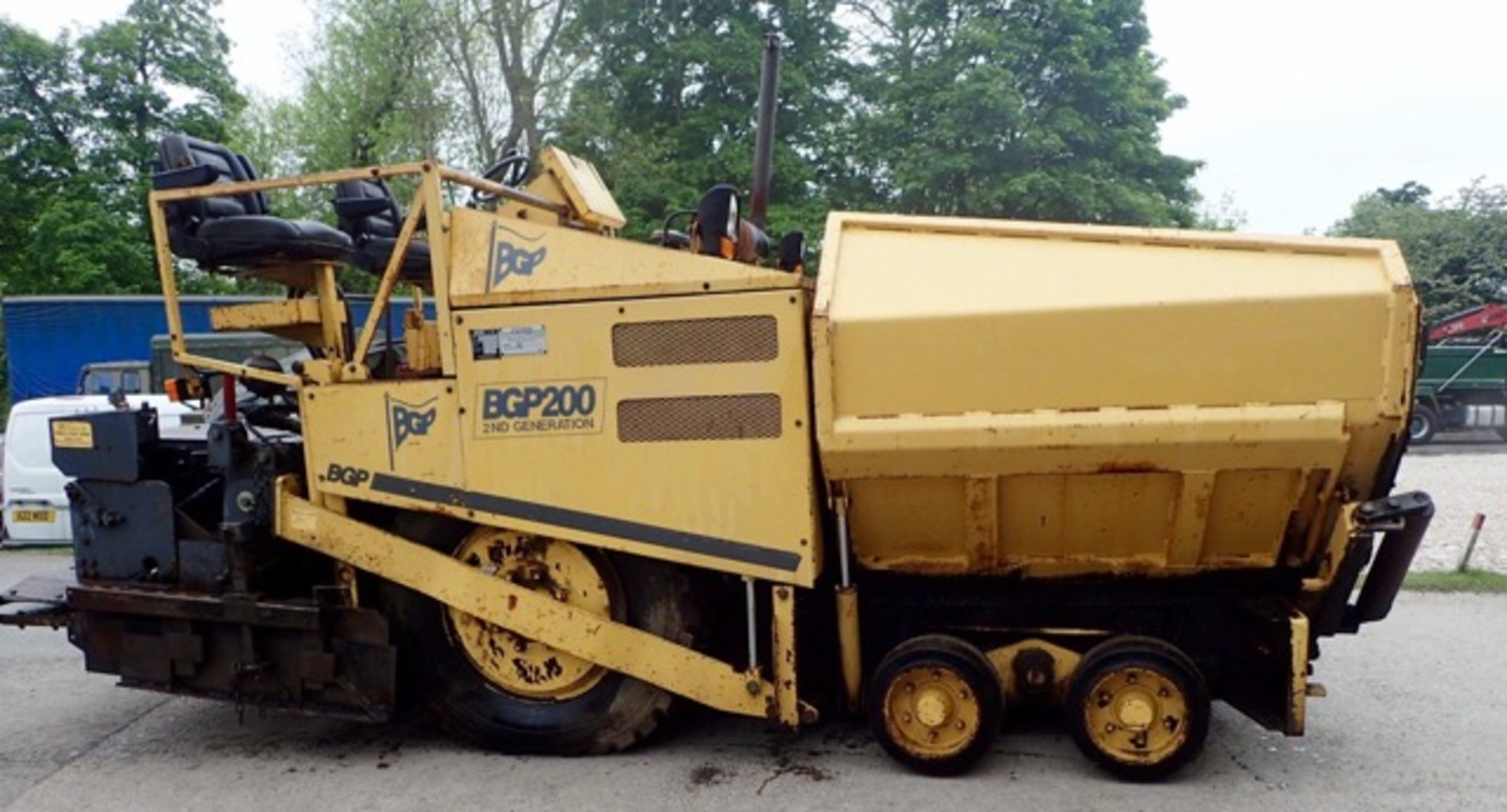 BGP 200-2 diesel driven wheeled paver Year: 2002 S/N: 20007G309 Recorded Hours: 2776 ** This lot - Image 5 of 10