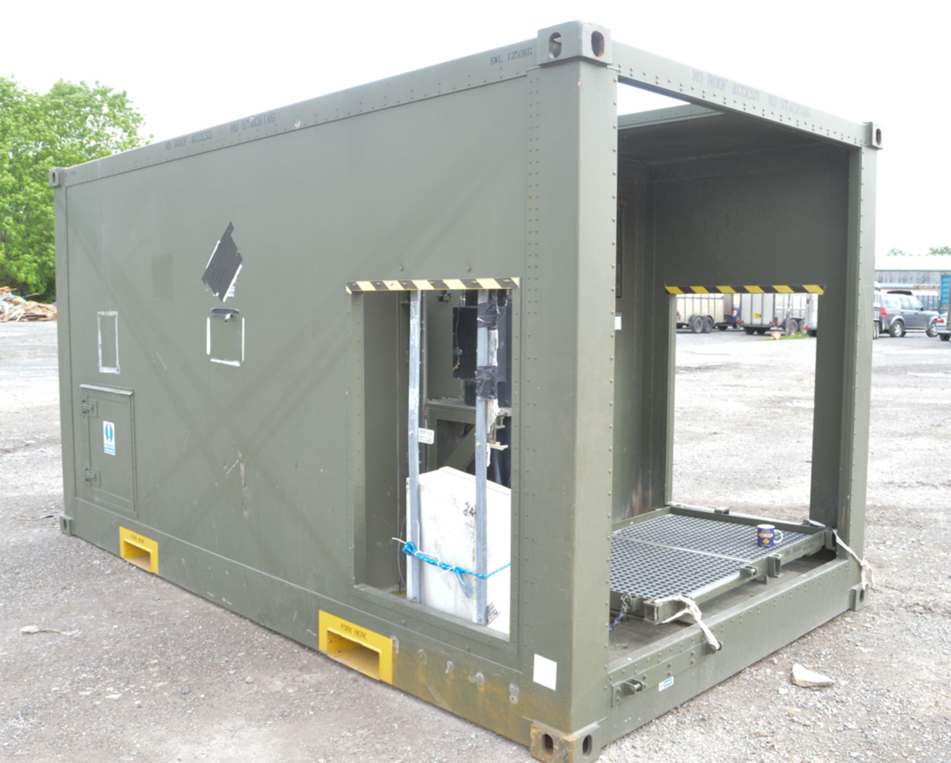 14 ft x 8 ft MTRS radar cabin (Ex MOD) - Image 3 of 7