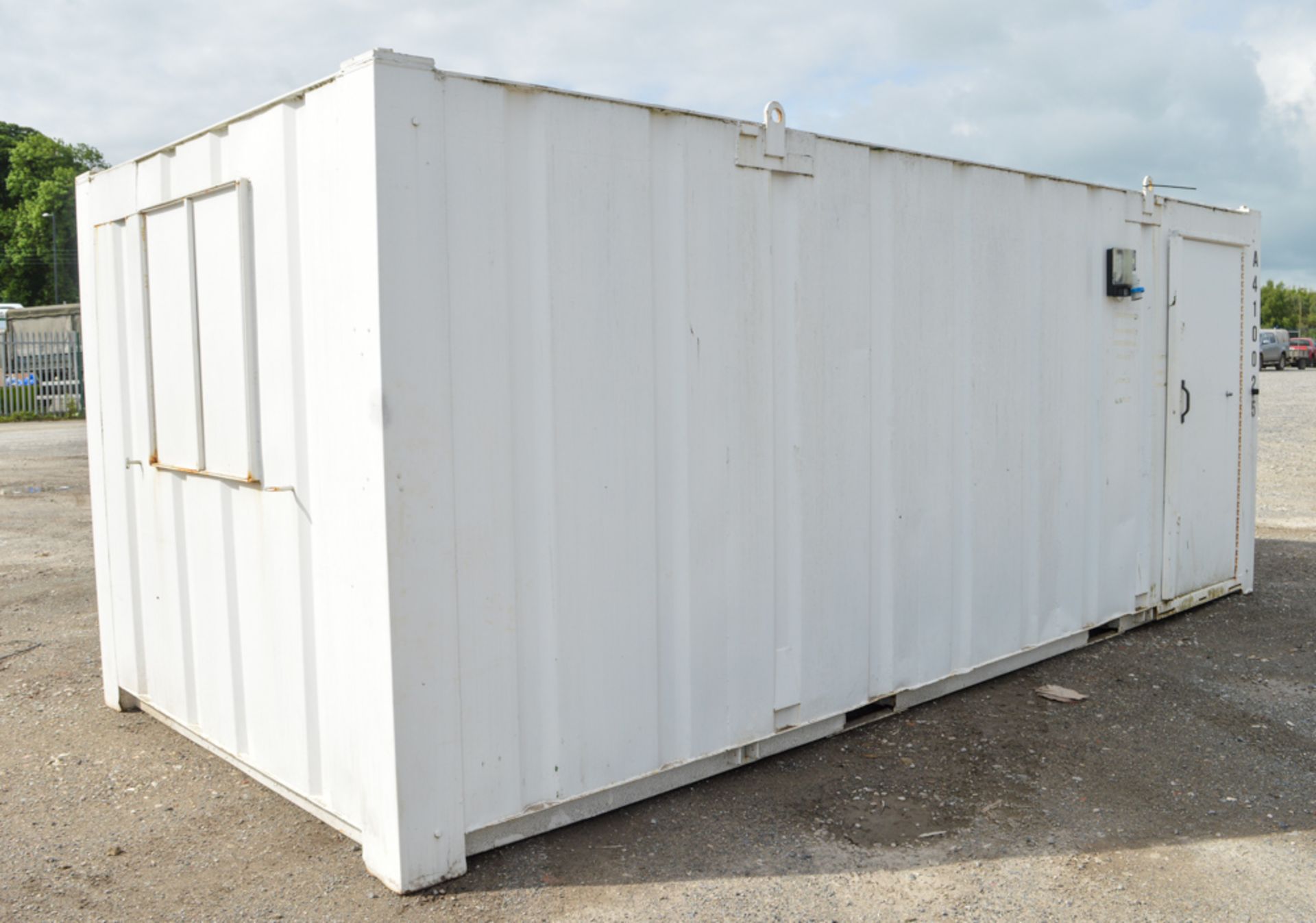 21 ft x 9 ft steel anti vandal site office unit c/w keys A410025 - Image 2 of 6